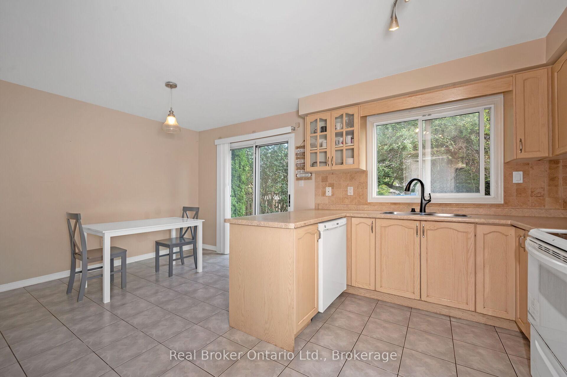 Photo 14 of 2189 Shorncliffe Boulevard, Oakville, Westmount — HOMEH