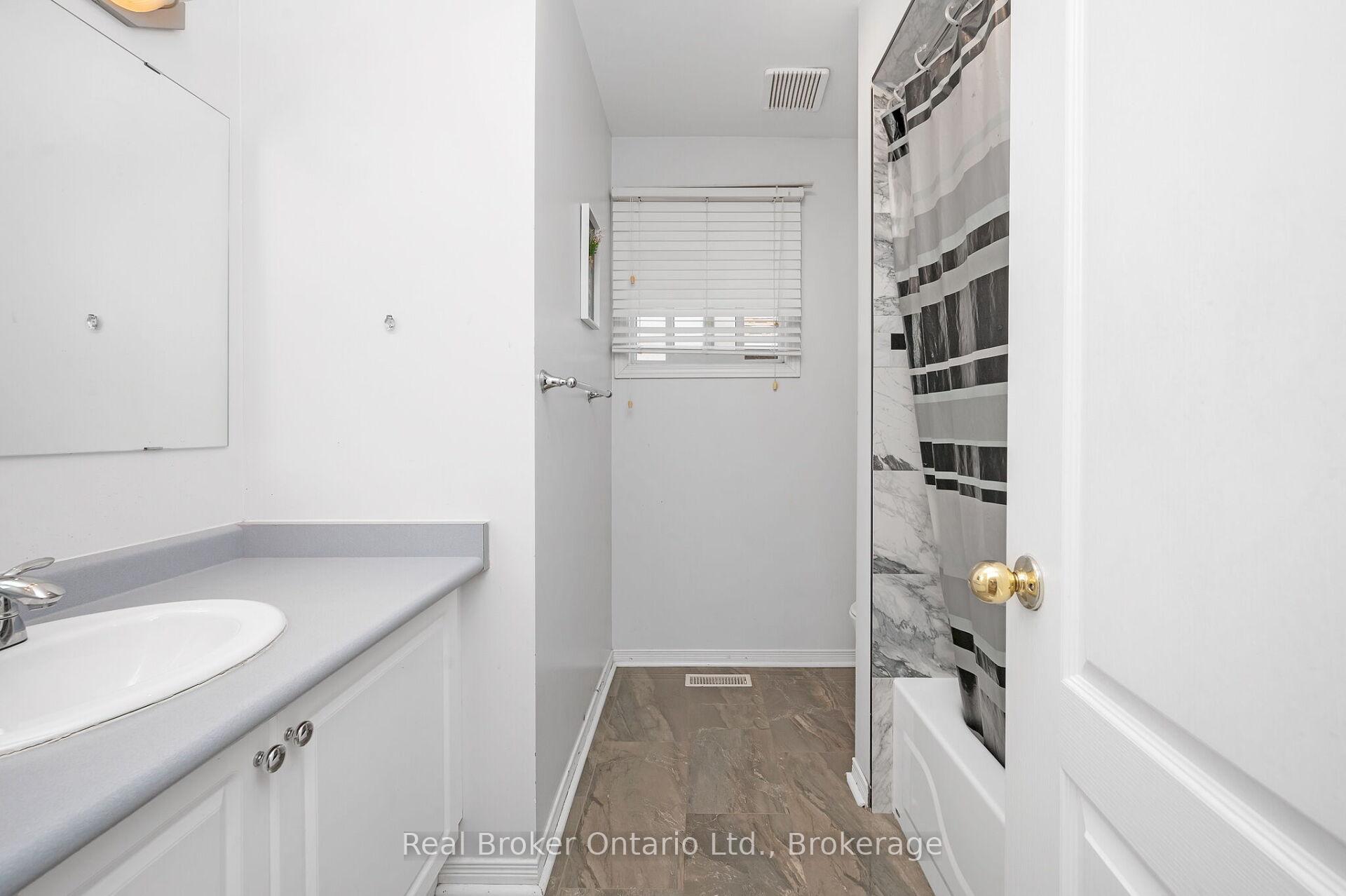Photo 20 of 2189 Shorncliffe Boulevard, Oakville, Westmount — HOMEH