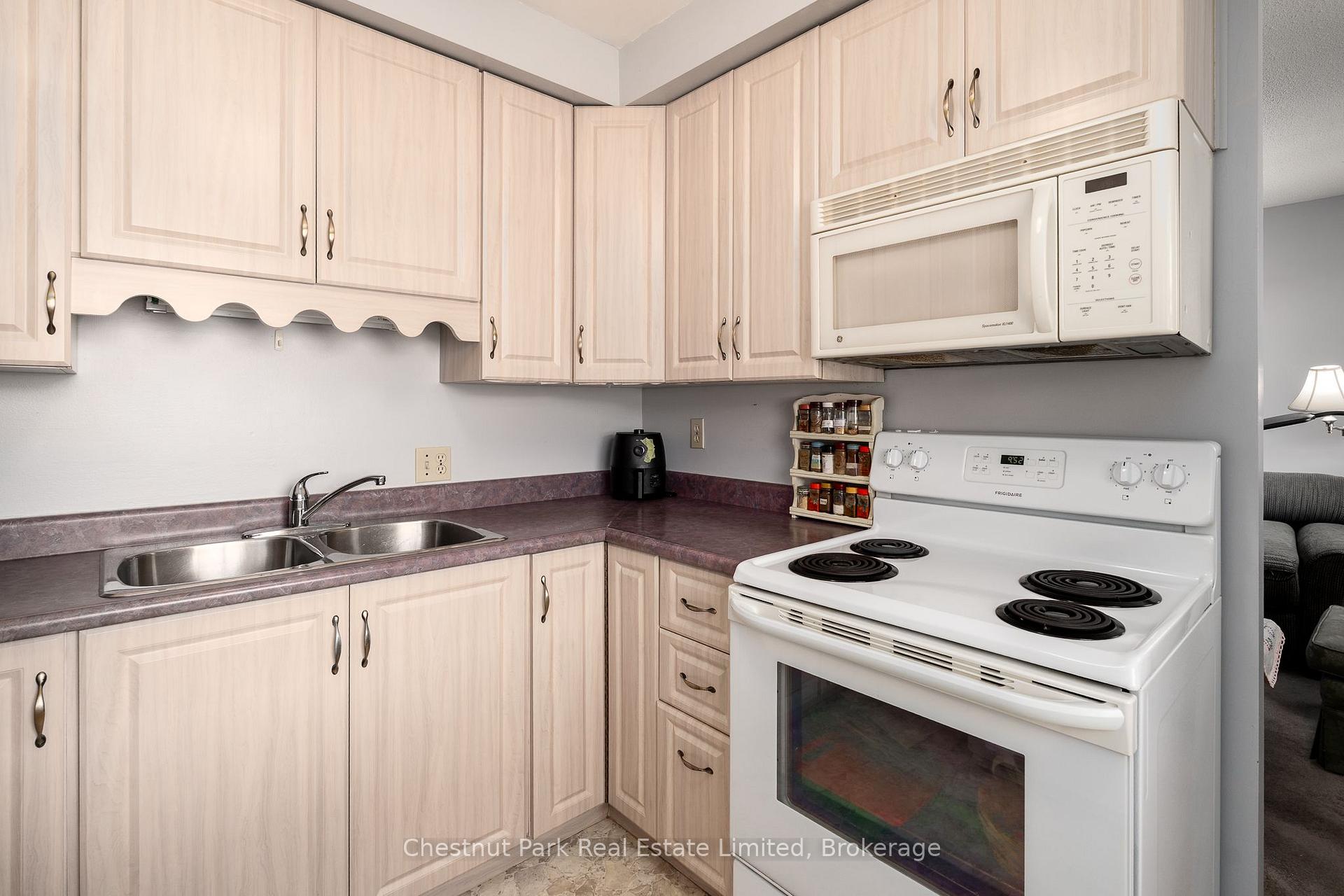 Photo 10 of 12 Spring Street, Prince Edward County, Picton — HOMEH