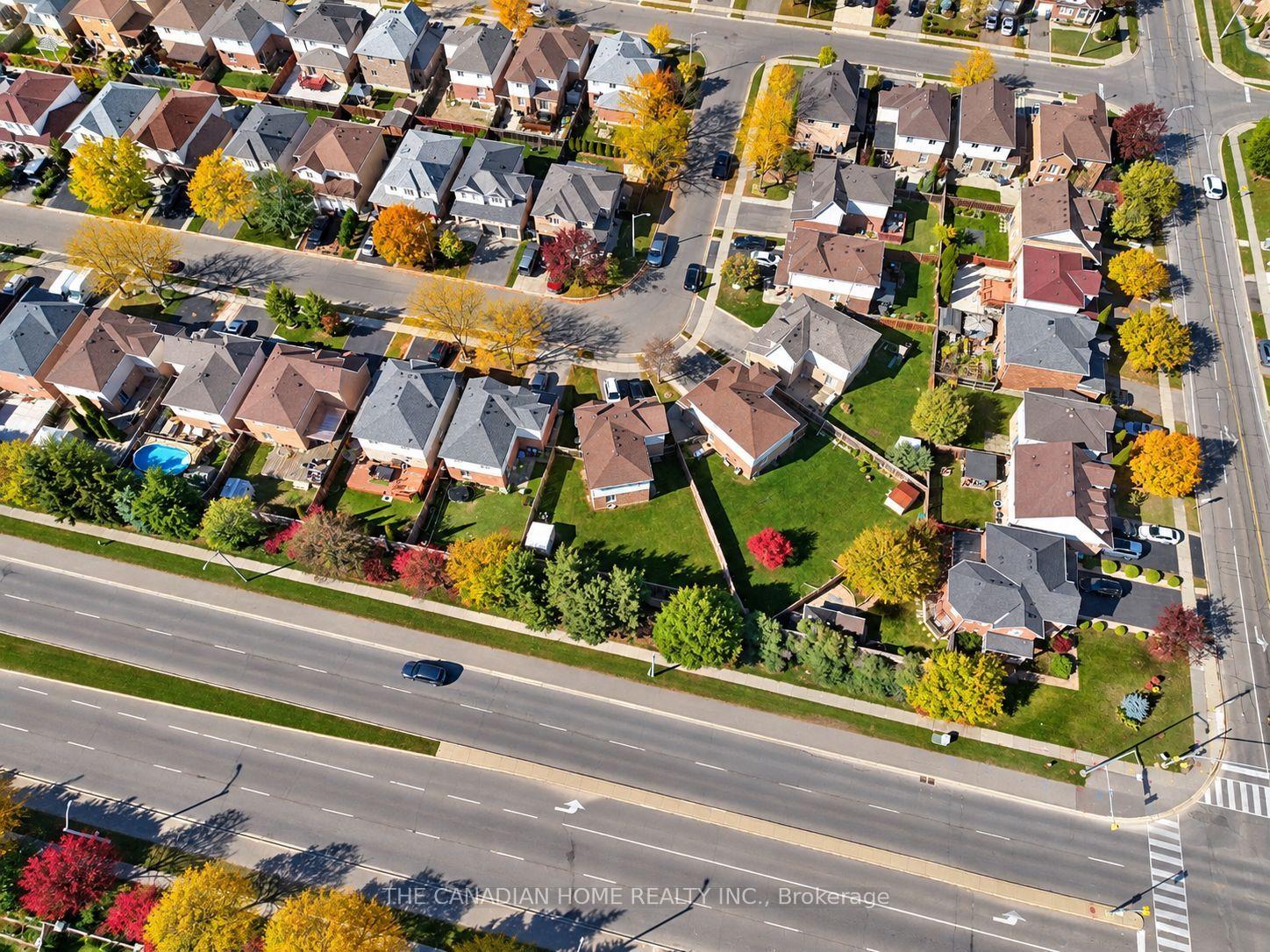 Photo 6 of 10 Dunvegan Crescent, Brampton, Fletcher's Meadow — HOMEH