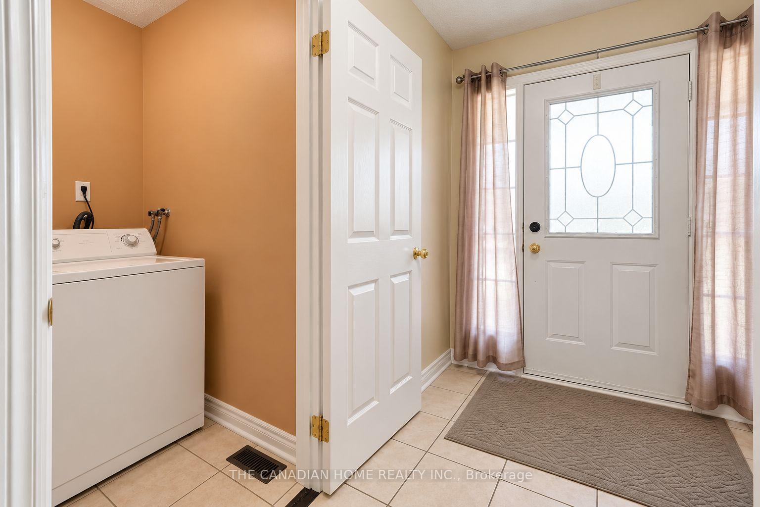 Photo 11 of 10 Dunvegan Crescent, Brampton, Fletcher's Meadow — HOMEH