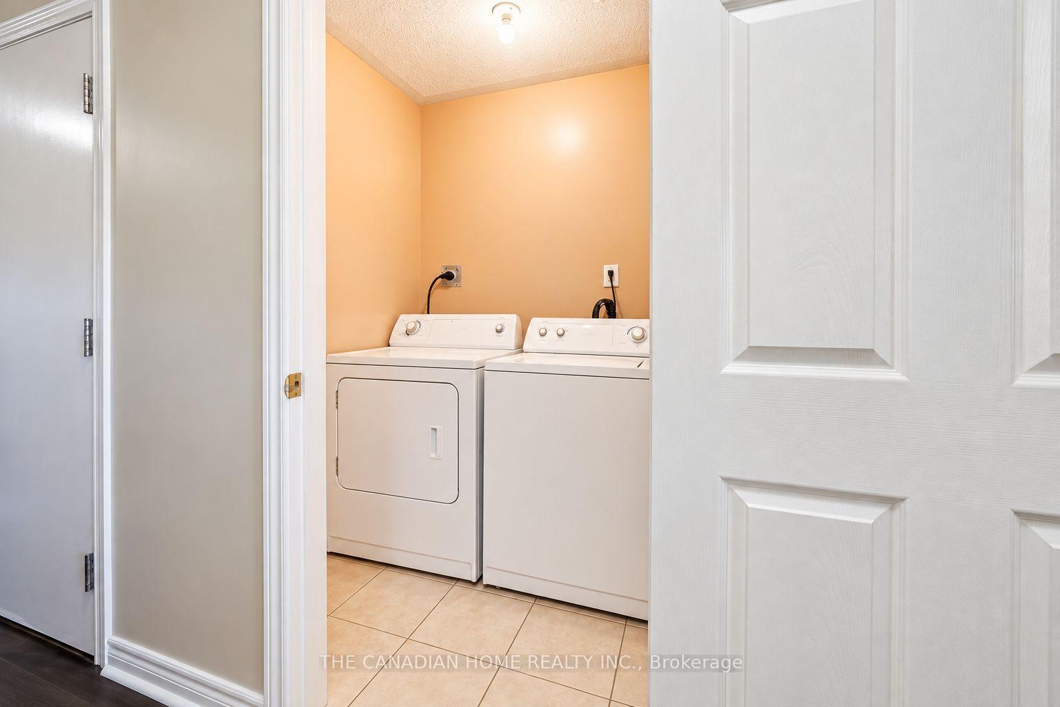 Photo 12 of 10 Dunvegan Crescent, Brampton, Fletcher's Meadow — HOMEH