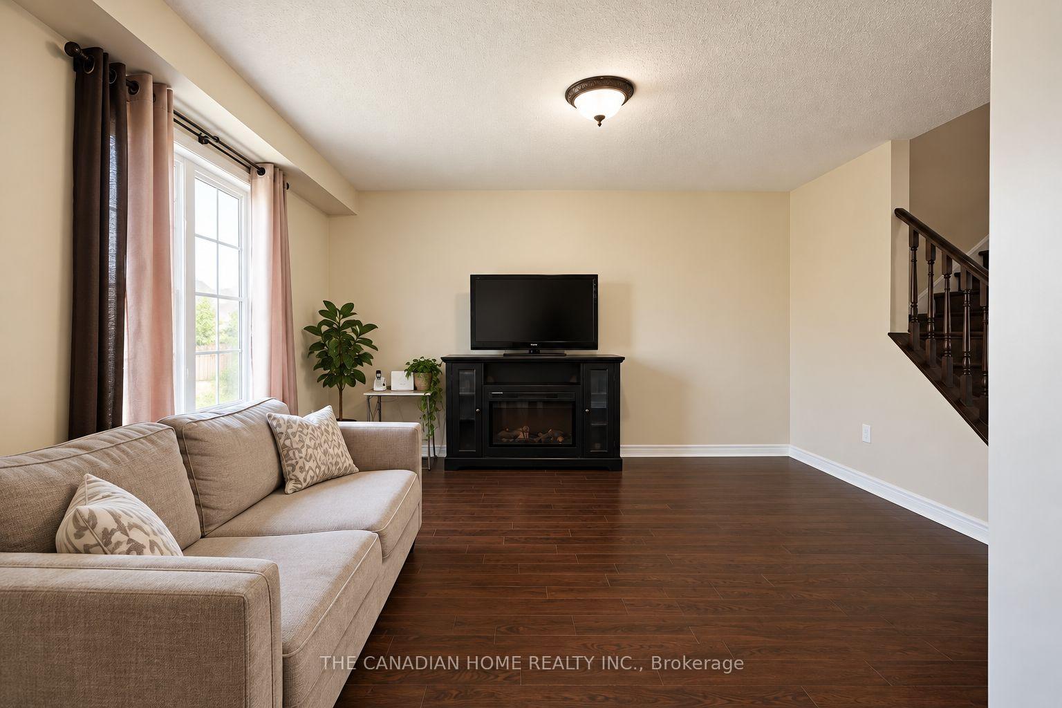 Photo 14 of 10 Dunvegan Crescent, Brampton, Fletcher's Meadow — HOMEH