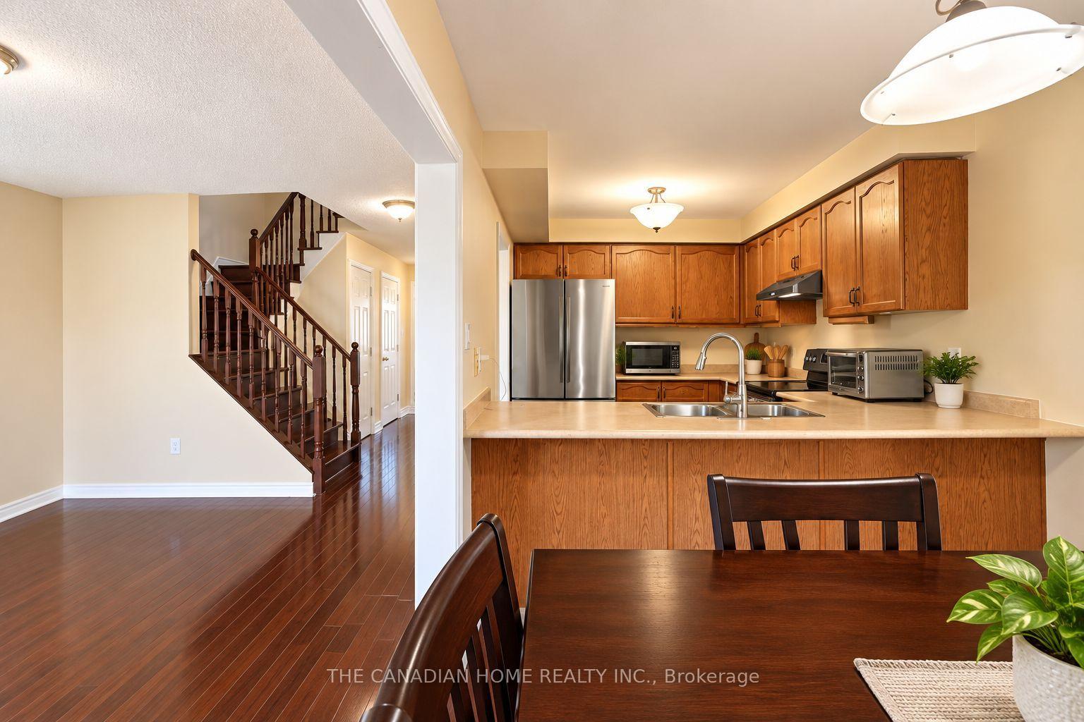Photo 15 of 10 Dunvegan Crescent, Brampton, Fletcher's Meadow — HOMEH