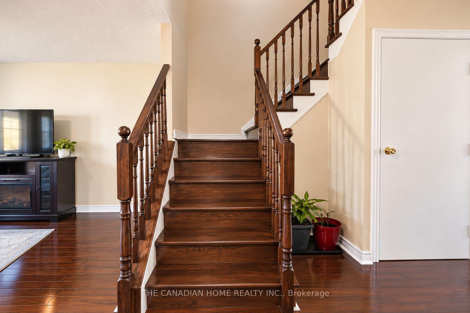 Photo 16 of 10 Dunvegan Crescent, Brampton, Fletcher's Meadow — HOMEH