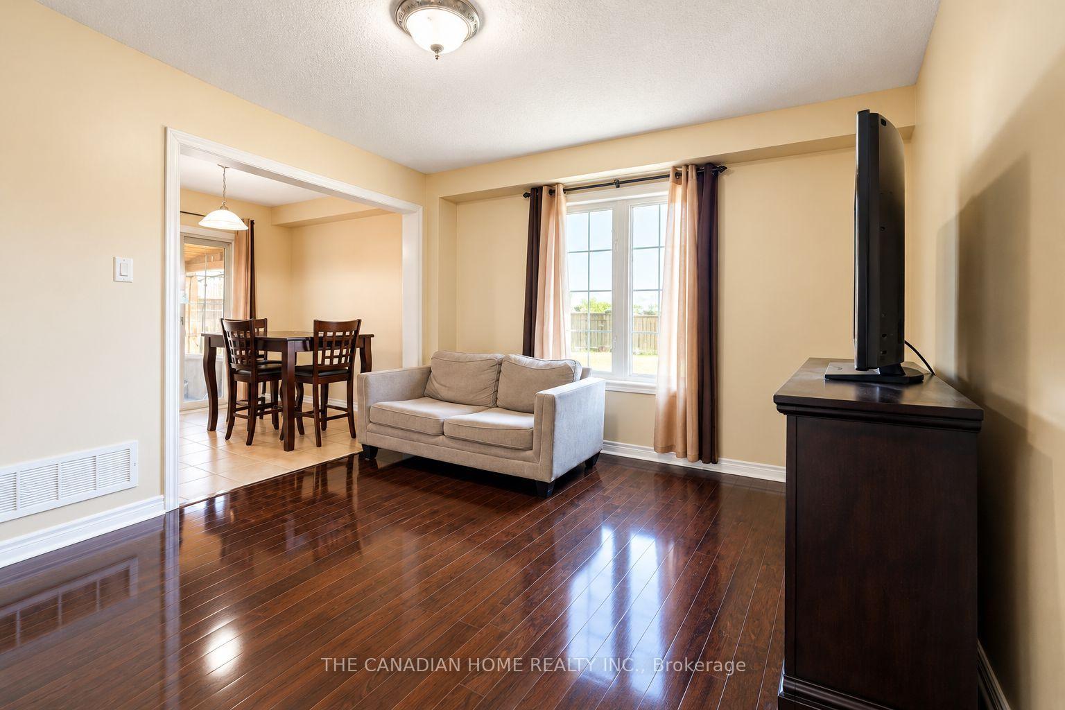 Photo 17 of 10 Dunvegan Crescent, Brampton, Fletcher's Meadow — HOMEH