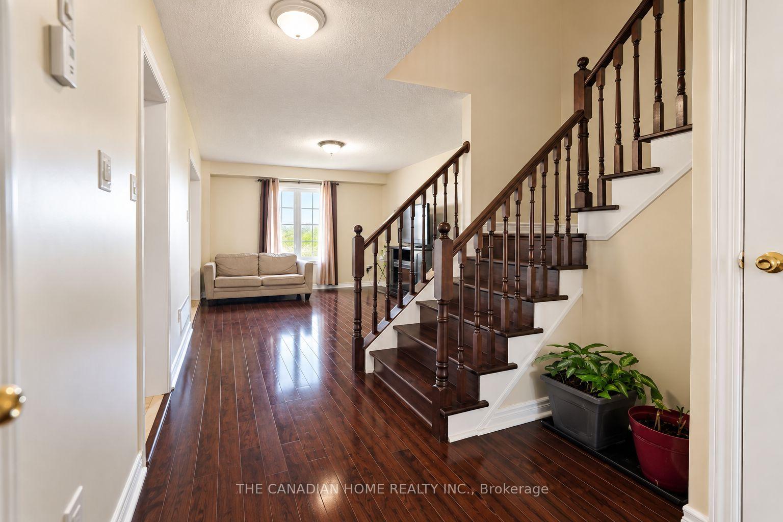 Photo 18 of 10 Dunvegan Crescent, Brampton, Fletcher's Meadow — HOMEH