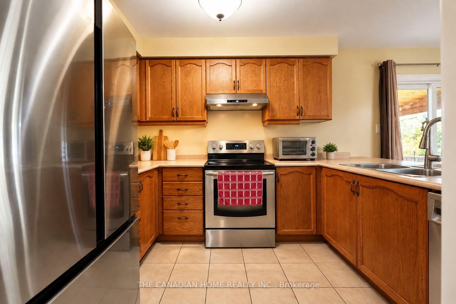 Photo 20 of 10 Dunvegan Crescent, Brampton, Fletcher's Meadow — HOMEH