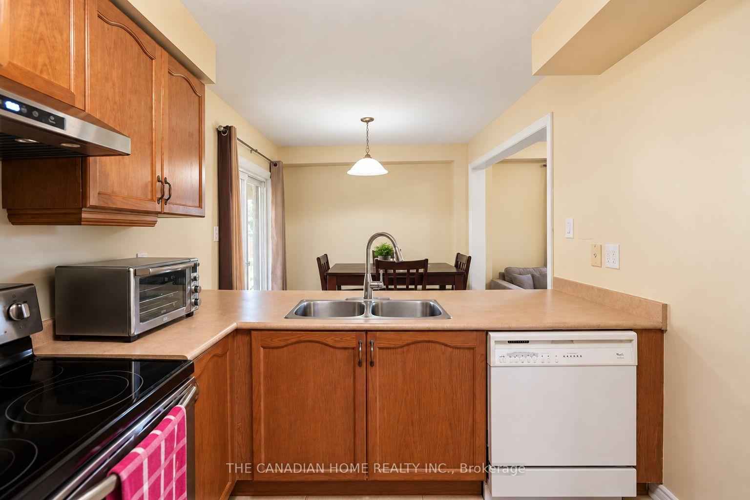 Photo 21 of 10 Dunvegan Crescent, Brampton, Fletcher's Meadow — HOMEH