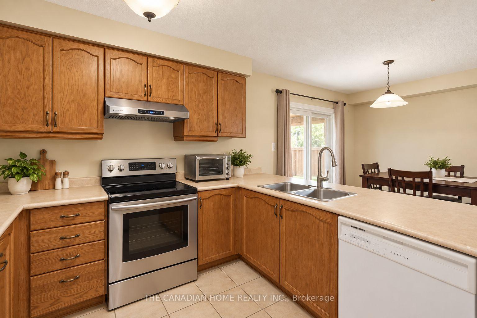 Photo 24 of 10 Dunvegan Crescent, Brampton, Fletcher's Meadow — HOMEH