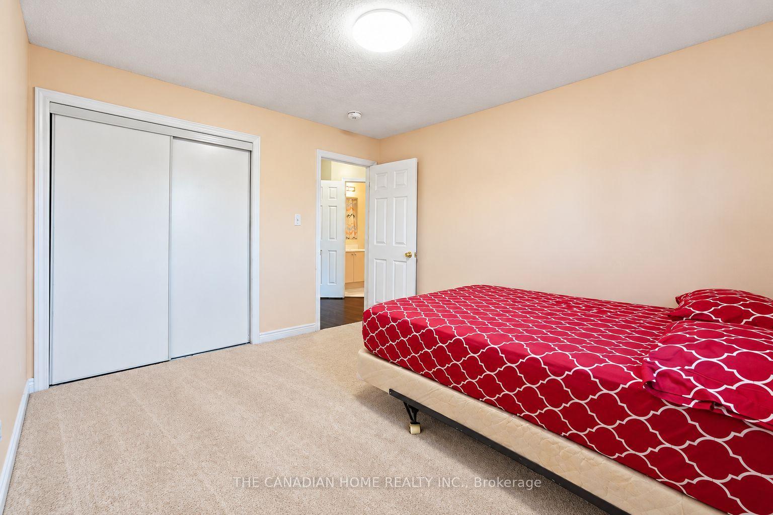 Photo 33 of 10 Dunvegan Crescent, Brampton, Fletcher's Meadow — HOMEH