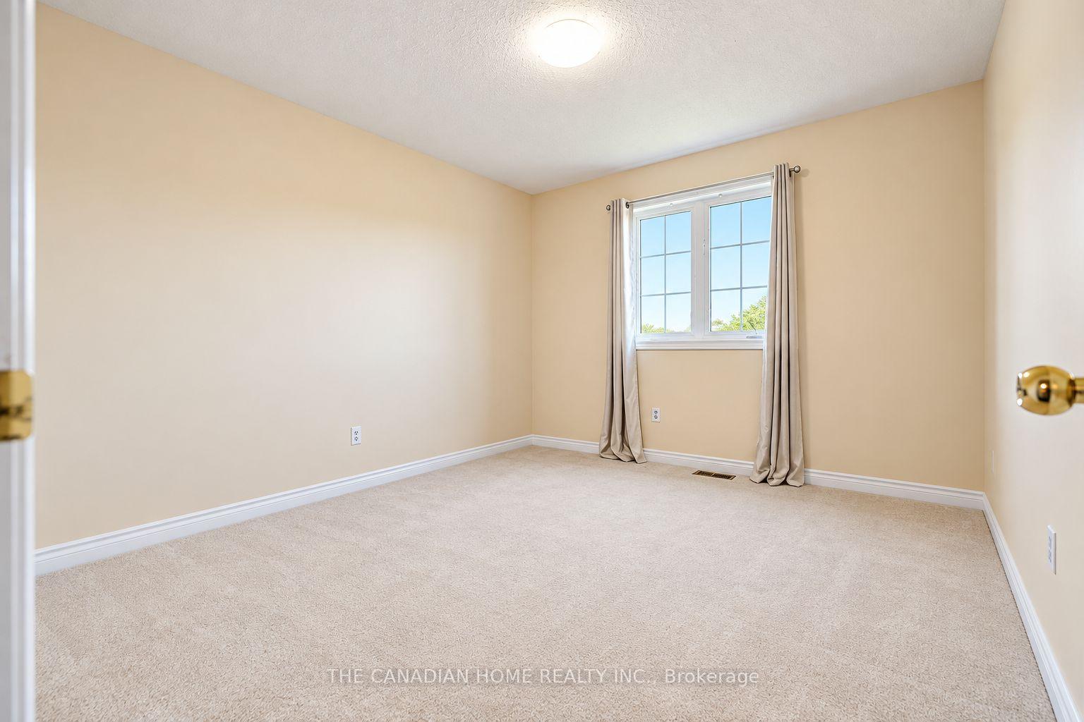 Photo 35 of 10 Dunvegan Crescent, Brampton, Fletcher's Meadow — HOMEH