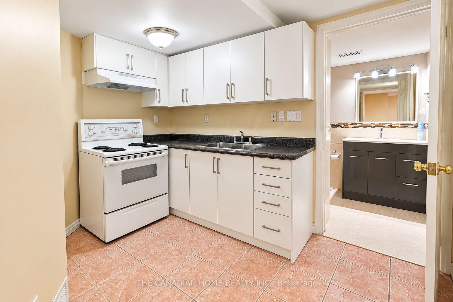 Photo 40 of 10 Dunvegan Crescent, Brampton, Fletcher's Meadow — HOMEH