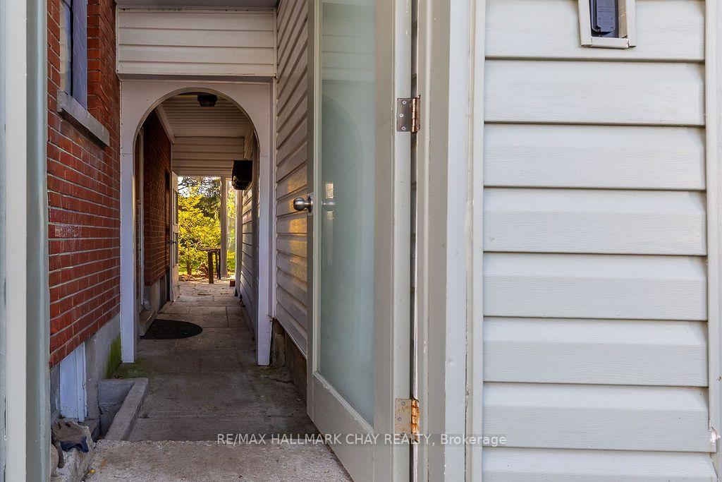 Photo 5 of 63 Napier Street, Barrie, Codrington — HOMEH
