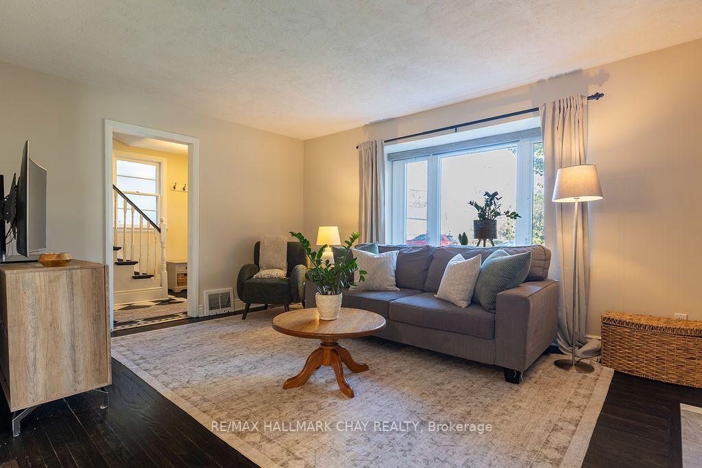 Photo 8 of 63 Napier Street, Barrie, Codrington — HOMEH