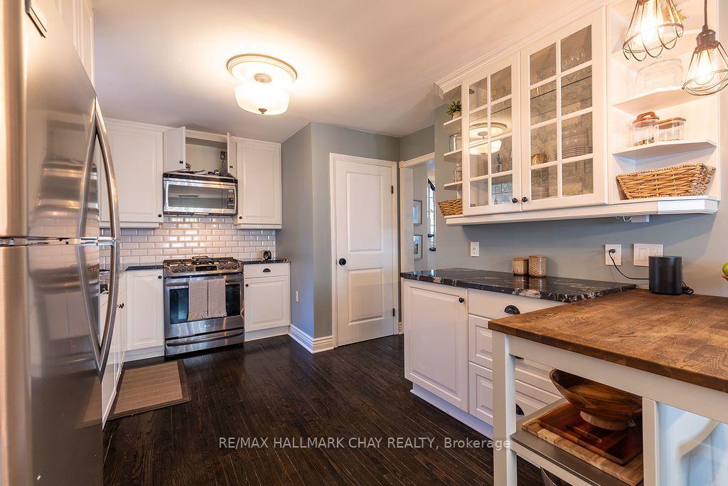 Photo 11 of 63 Napier Street, Barrie, Codrington — HOMEH