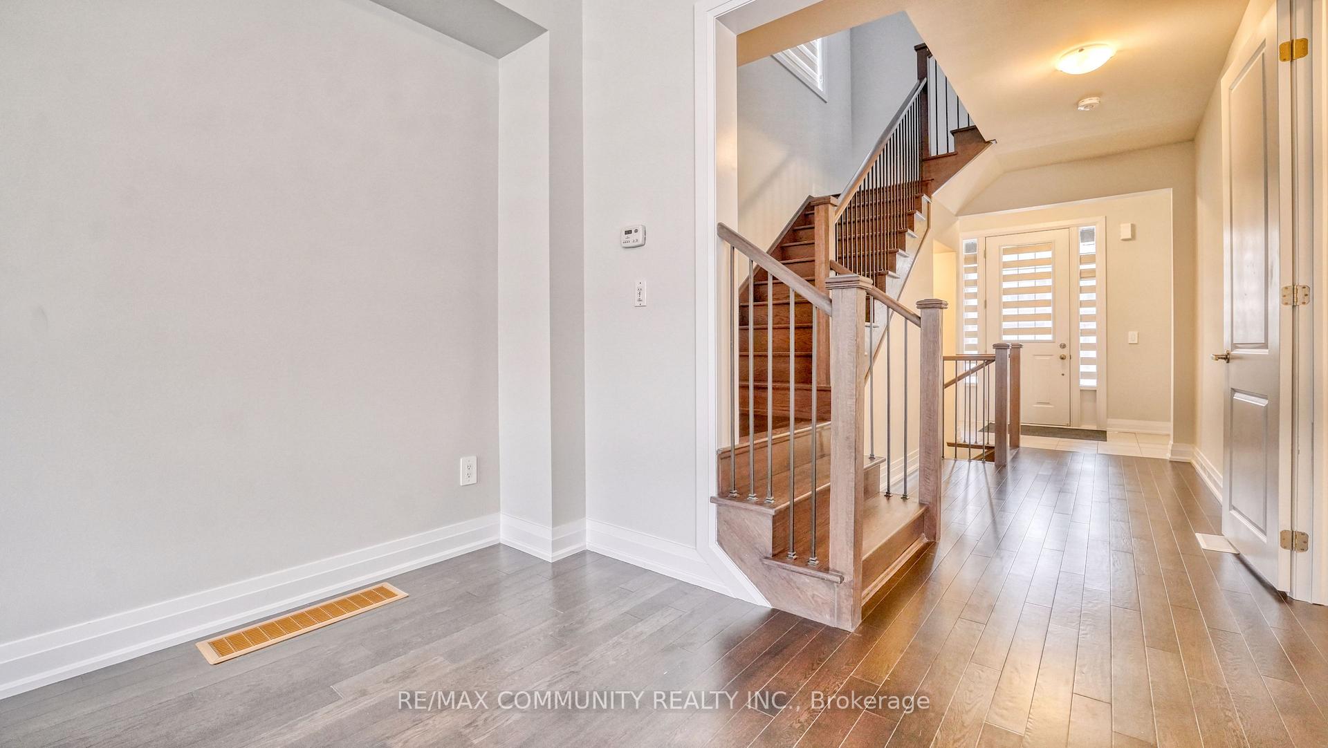 Photo 4 of 21 Corley Street, Kawartha Lakes, Lindsay — HOMEH