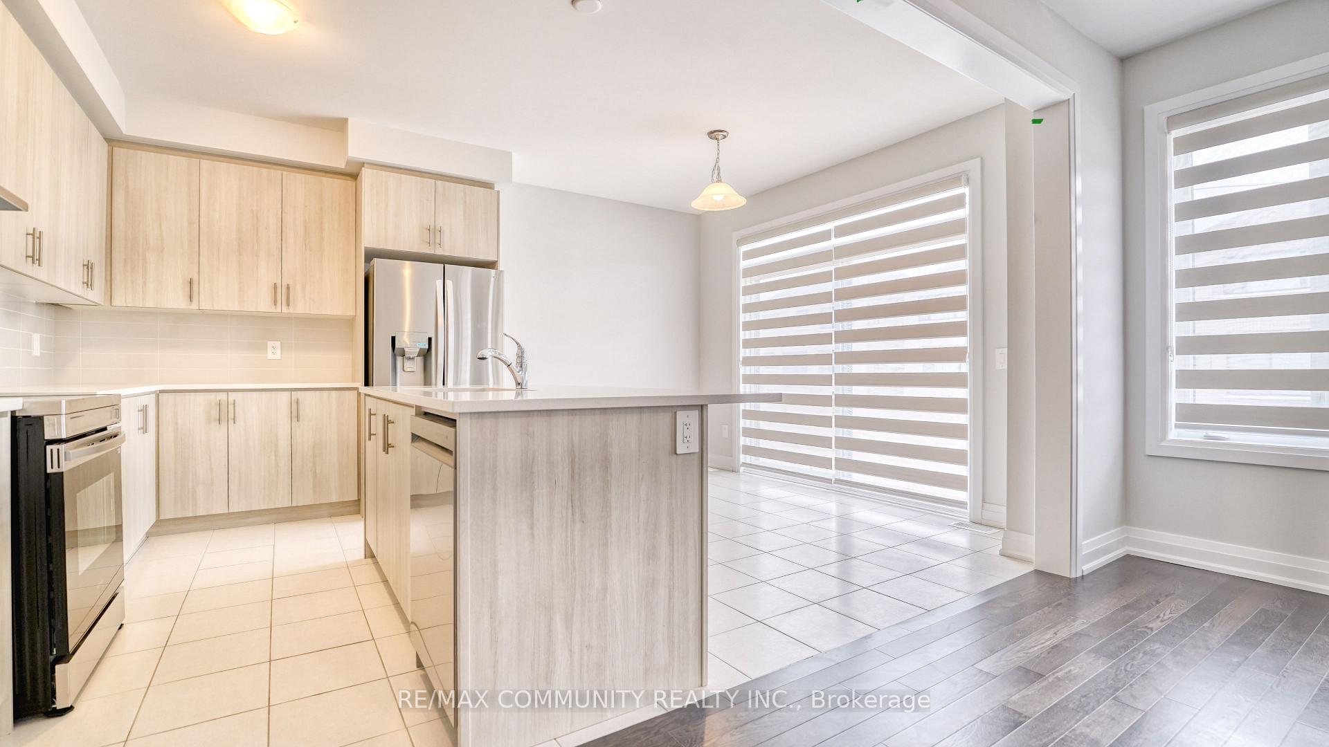 Photo 7 of 21 Corley Street, Kawartha Lakes, Lindsay — HOMEH