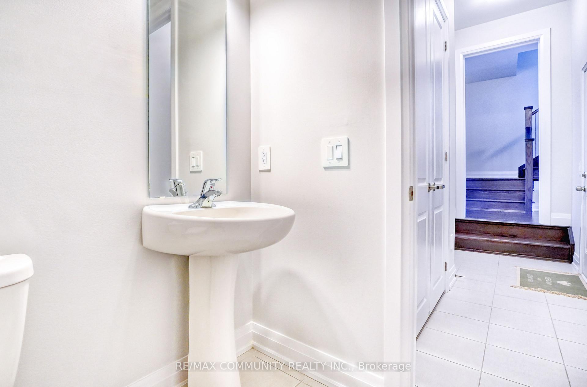 Photo 9 of 21 Corley Street, Kawartha Lakes, Lindsay — HOMEH