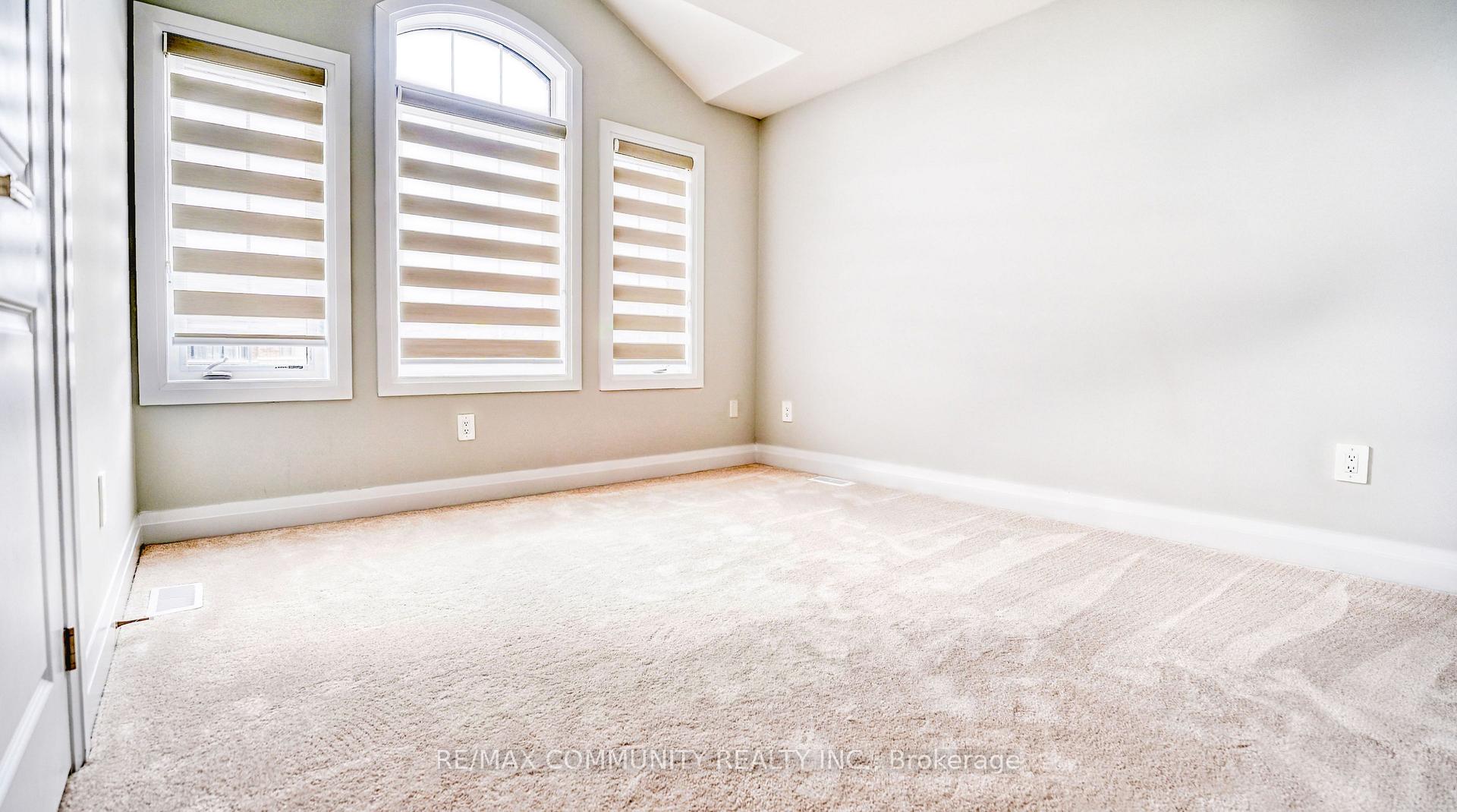 Photo 16 of 21 Corley Street, Kawartha Lakes, Lindsay — HOMEH