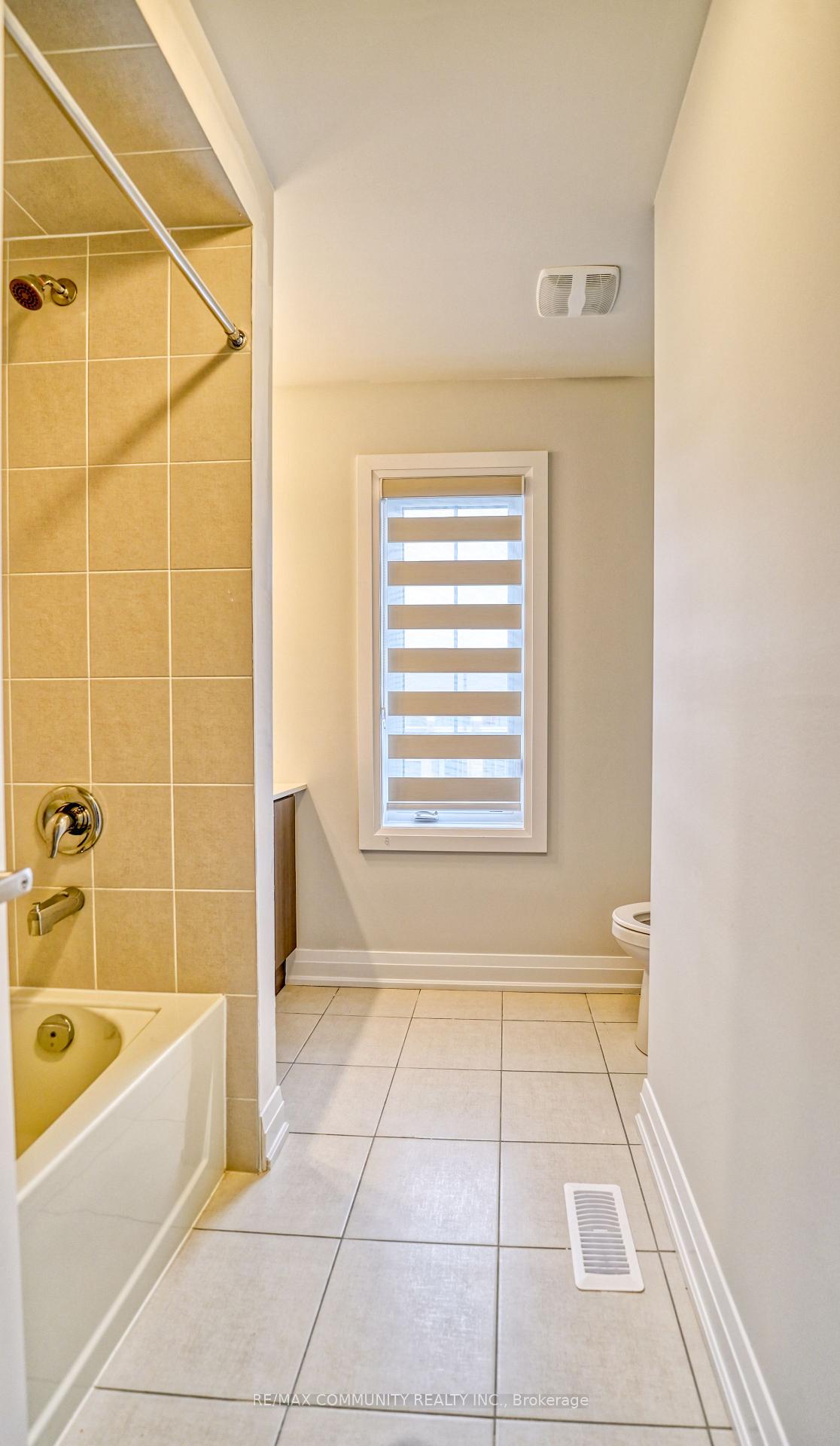 Photo 18 of 21 Corley Street, Kawartha Lakes, Lindsay — HOMEH