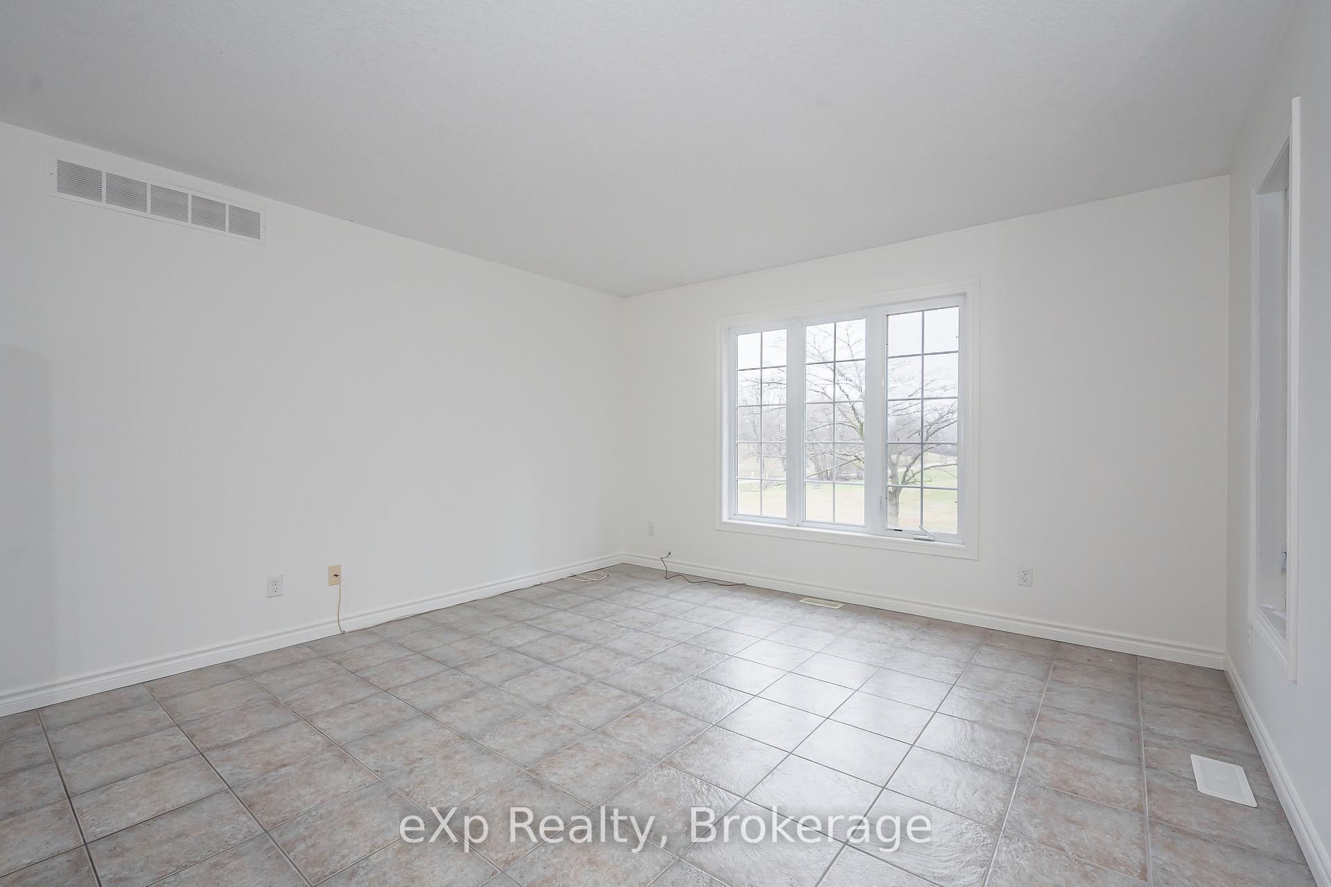 Photo 5 of Unit UPPER, 62 Victoria Road N, Guelph, St. George's — HOMEH