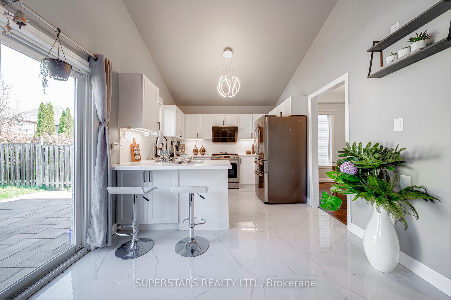 Photo 9 of 32 Divine Drive, Whitby, Rolling Acres — HOMEH
