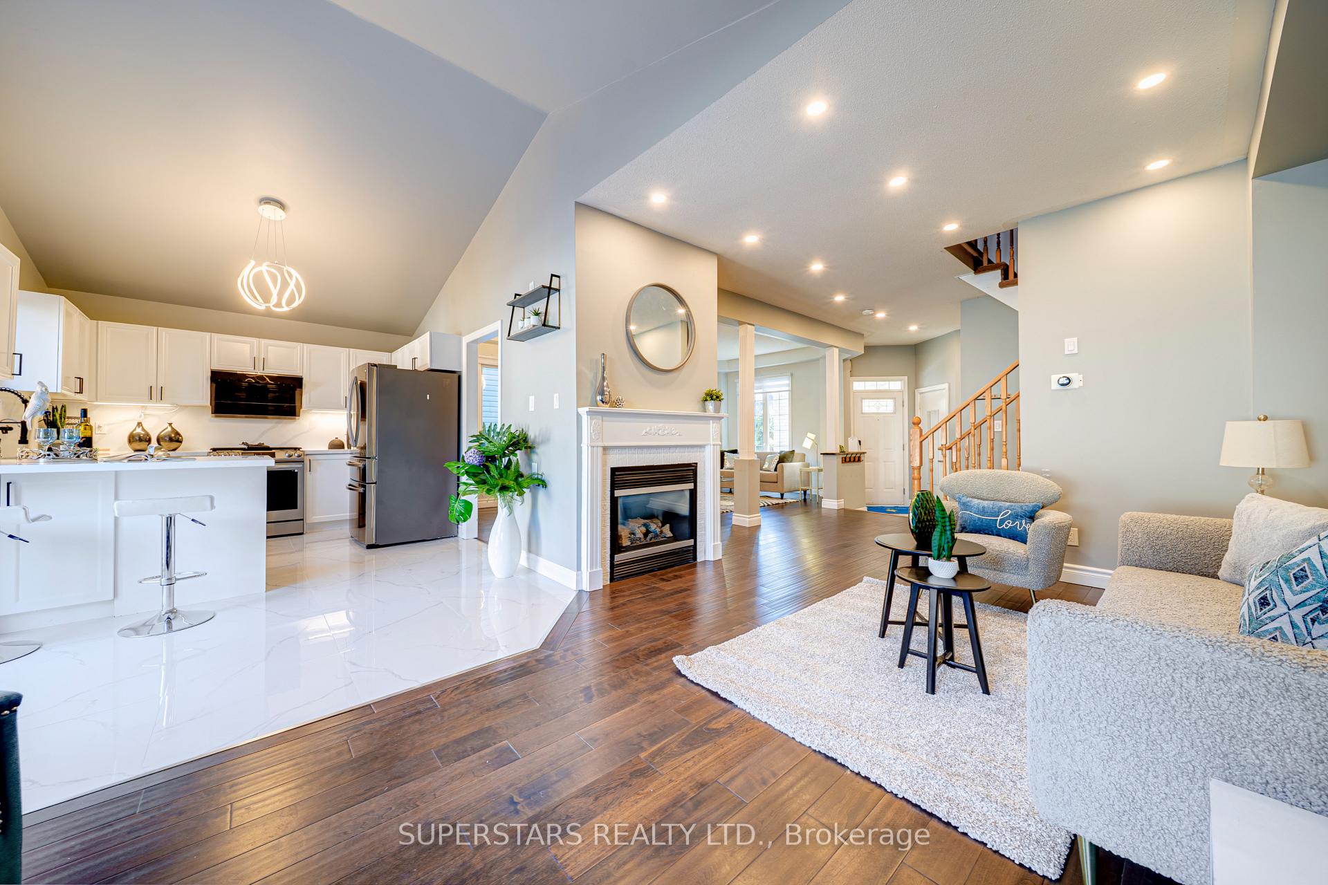 Photo 12 of 32 Divine Drive, Whitby, Rolling Acres — HOMEH