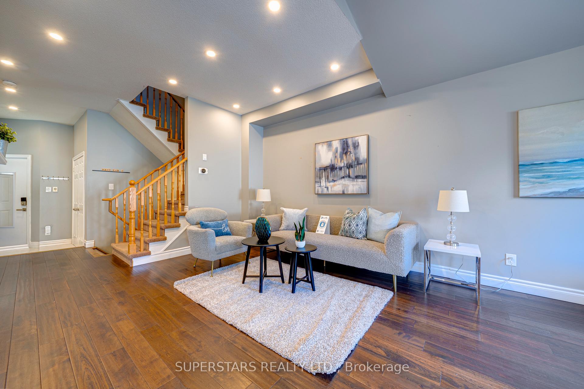 Photo 13 of 32 Divine Drive, Whitby, Rolling Acres — HOMEH