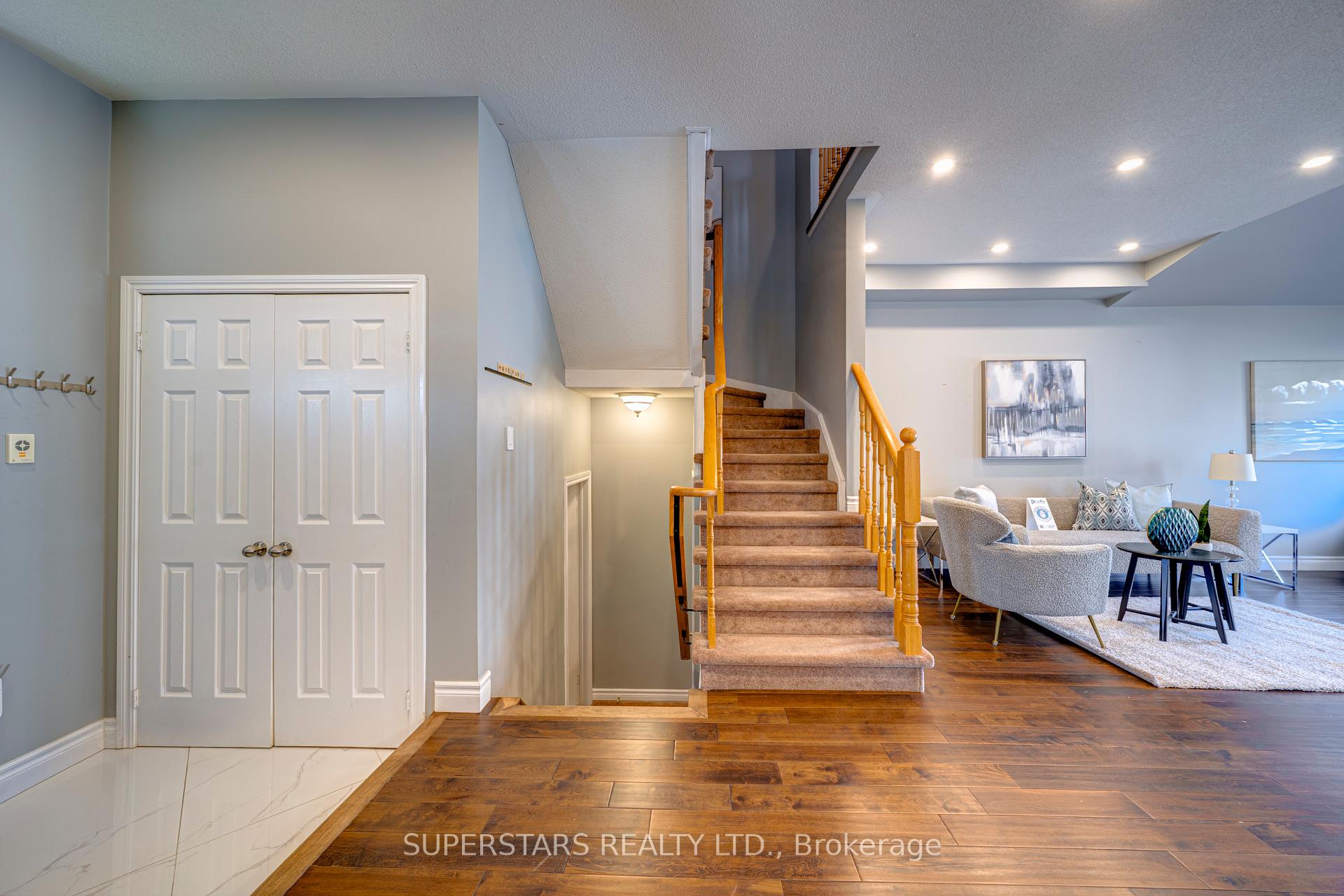 Photo 15 of 32 Divine Drive, Whitby, Rolling Acres — HOMEH