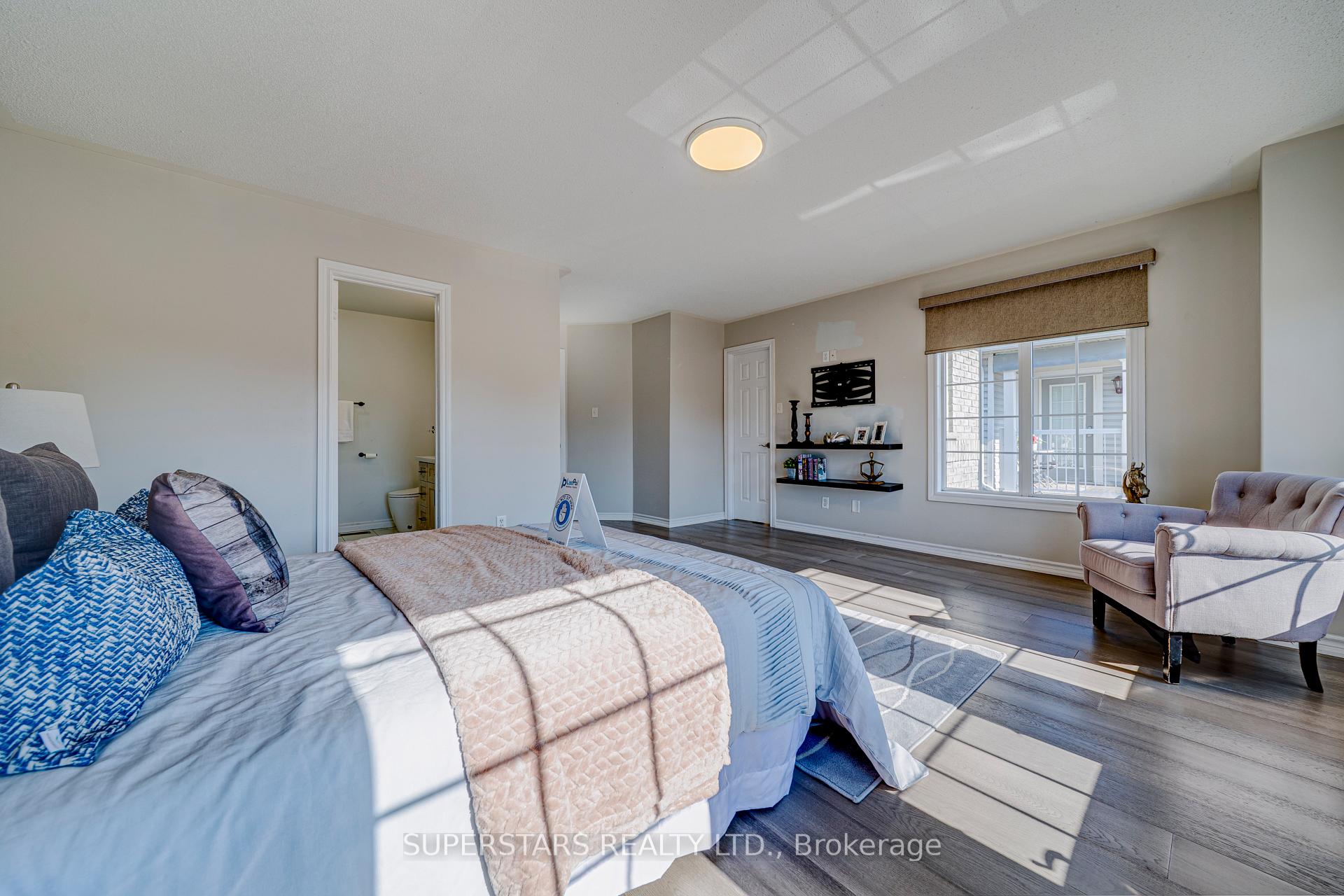 Photo 17 of 32 Divine Drive, Whitby, Rolling Acres — HOMEH