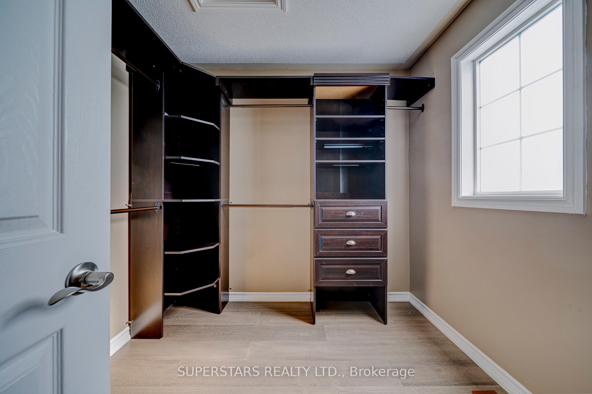 Photo 18 of 32 Divine Drive, Whitby, Rolling Acres — HOMEH