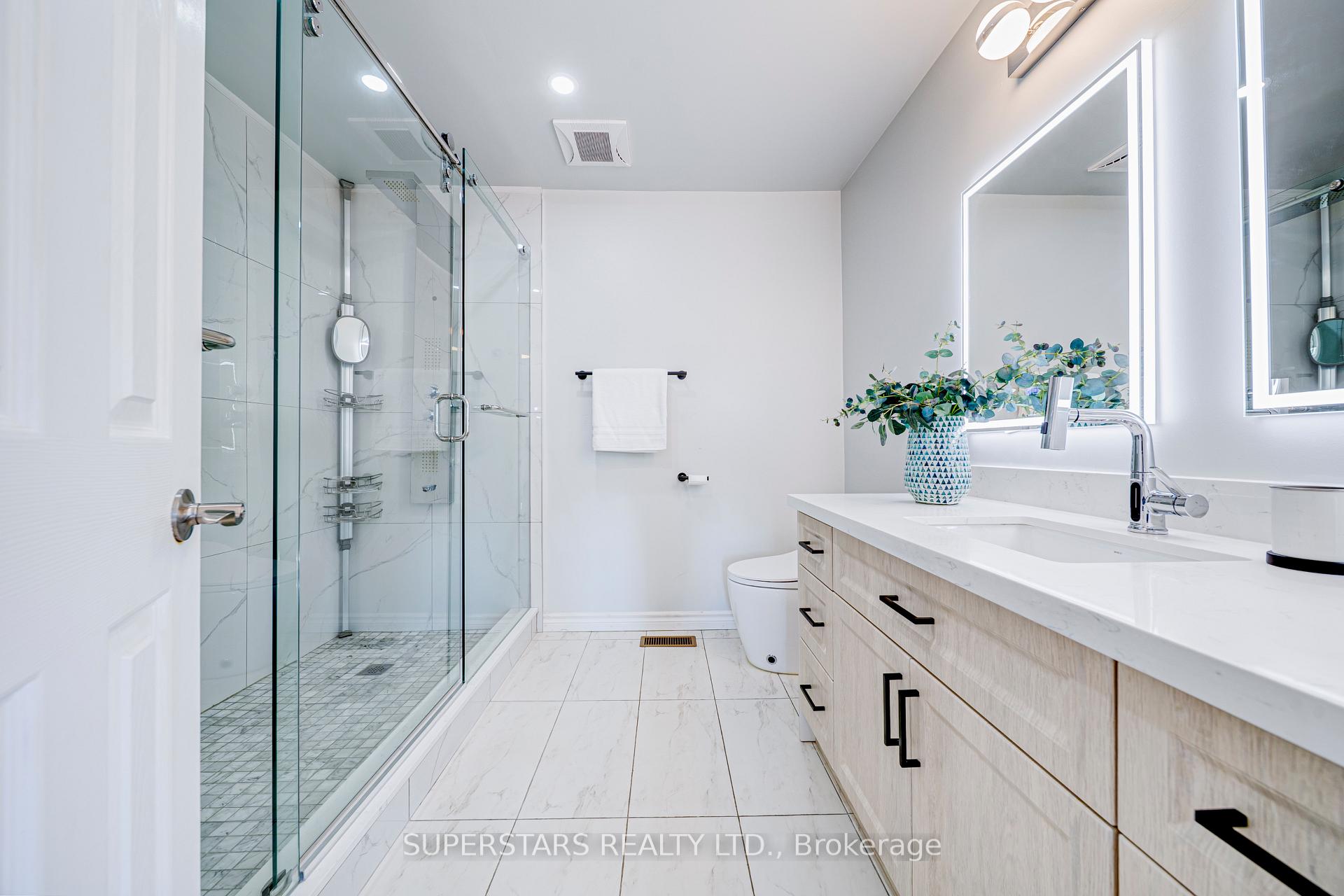 Photo 19 of 32 Divine Drive, Whitby, Rolling Acres — HOMEH