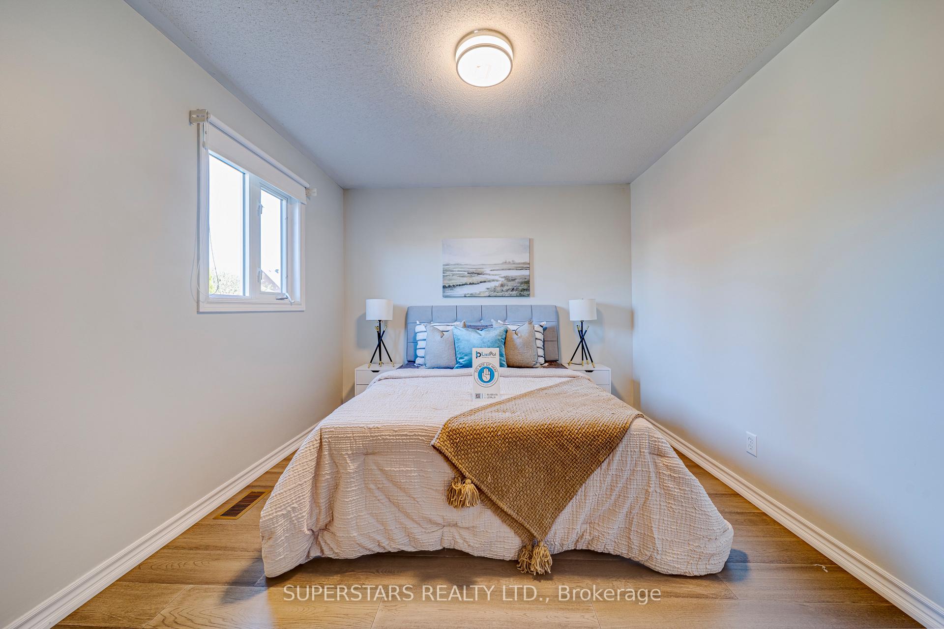 Photo 22 of 32 Divine Drive, Whitby, Rolling Acres — HOMEH