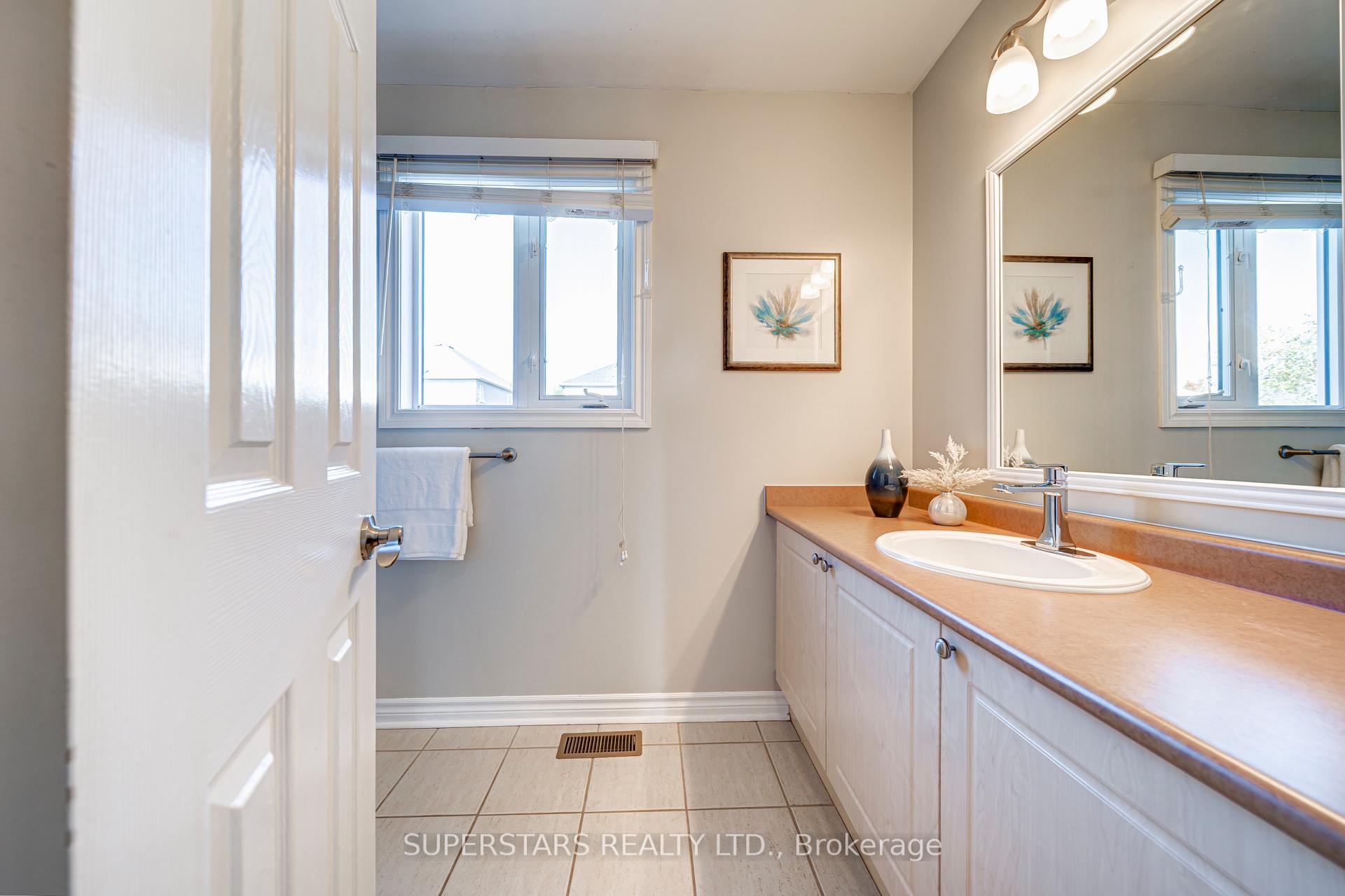 Photo 24 of 32 Divine Drive, Whitby, Rolling Acres — HOMEH