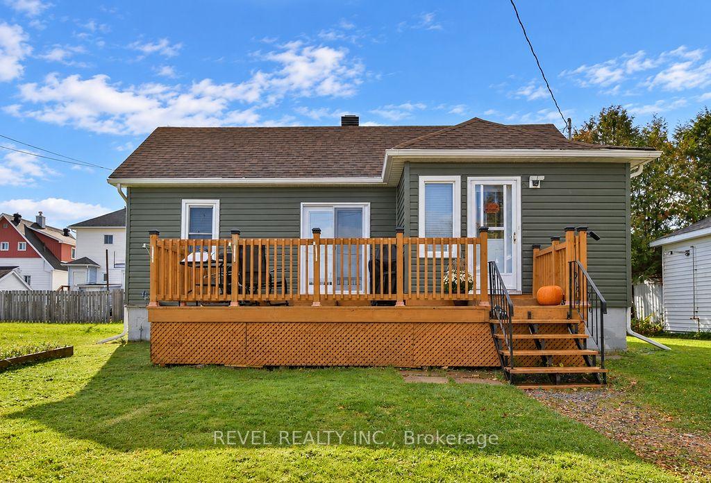 Photo of 147 Essa Avenue S