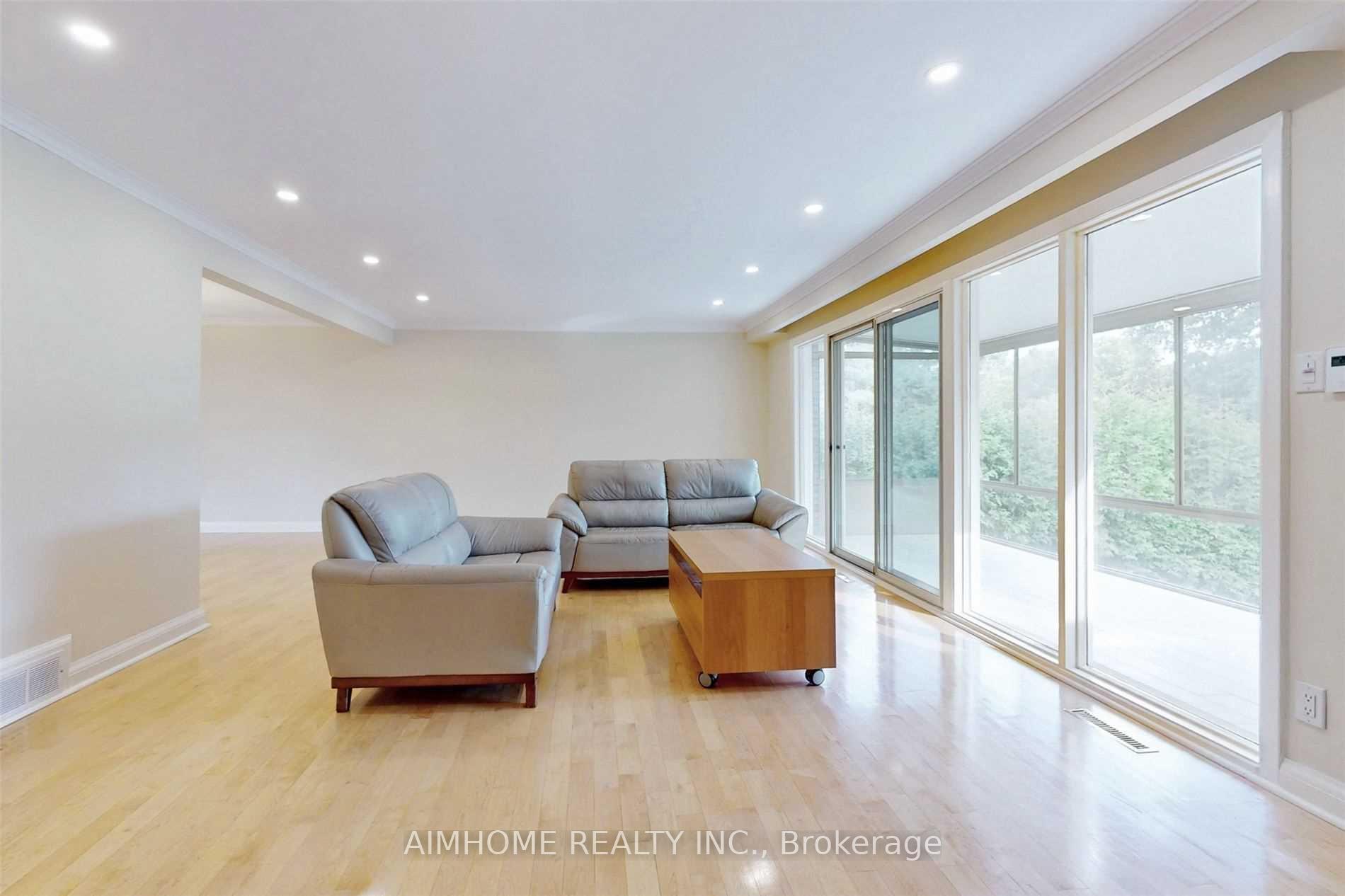 Photo 3 of 103 Alamosa Drive, North York, Bayview Village — HOMEH