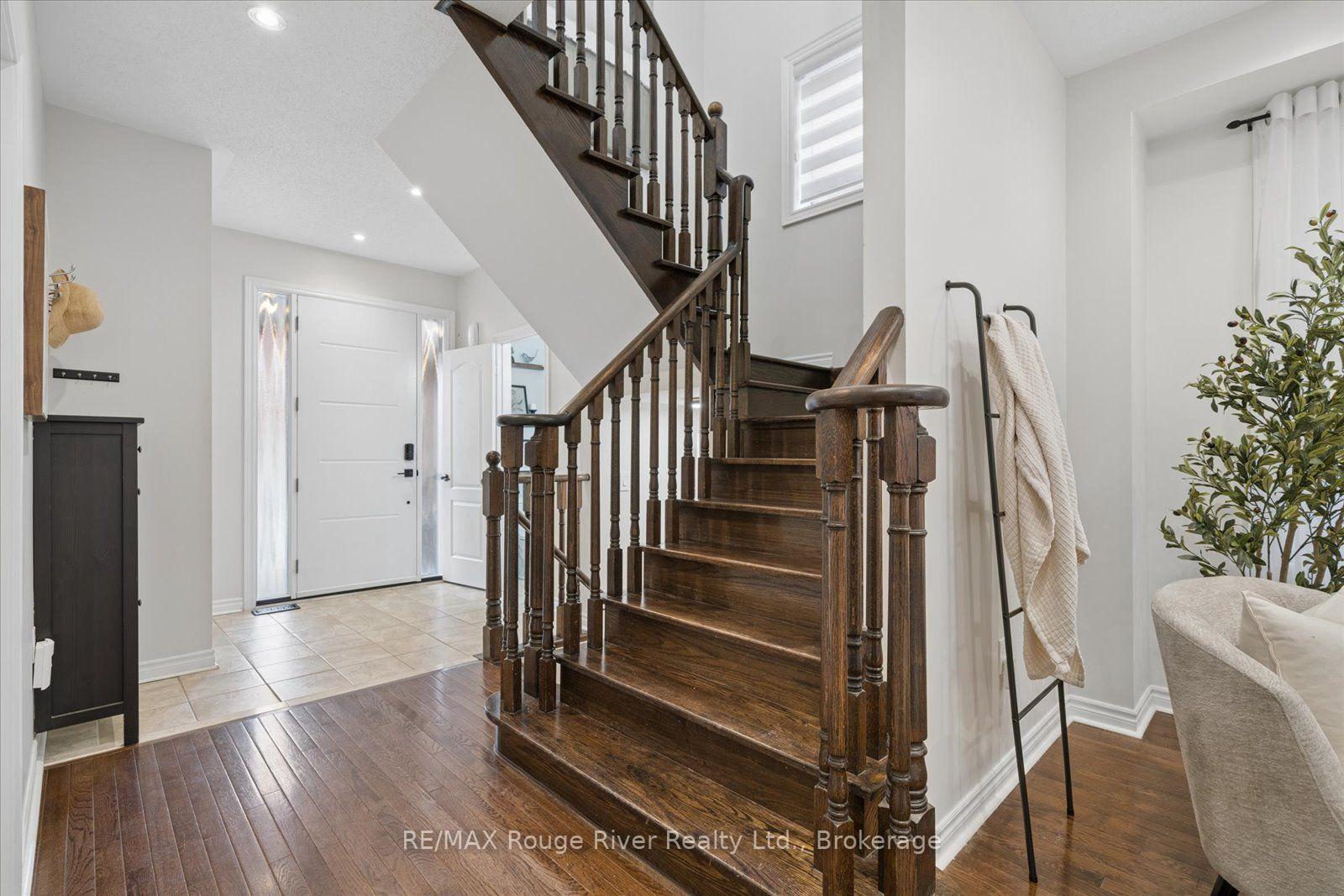 Photo 4 of 36 Shrewsbury Drive, Whitby, Brooklin — HOMEH