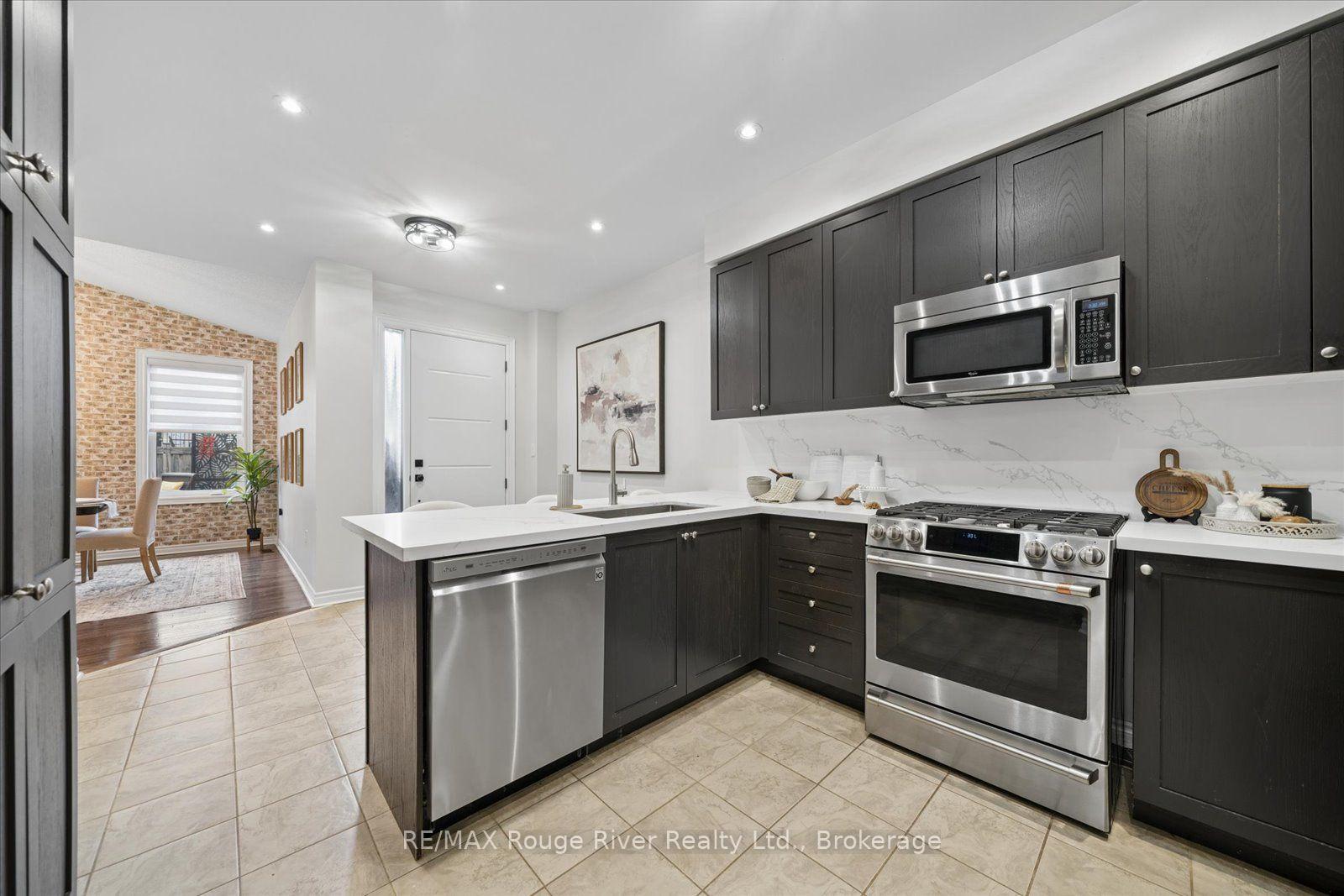 Photo 11 of 36 Shrewsbury Drive, Whitby, Brooklin — HOMEH