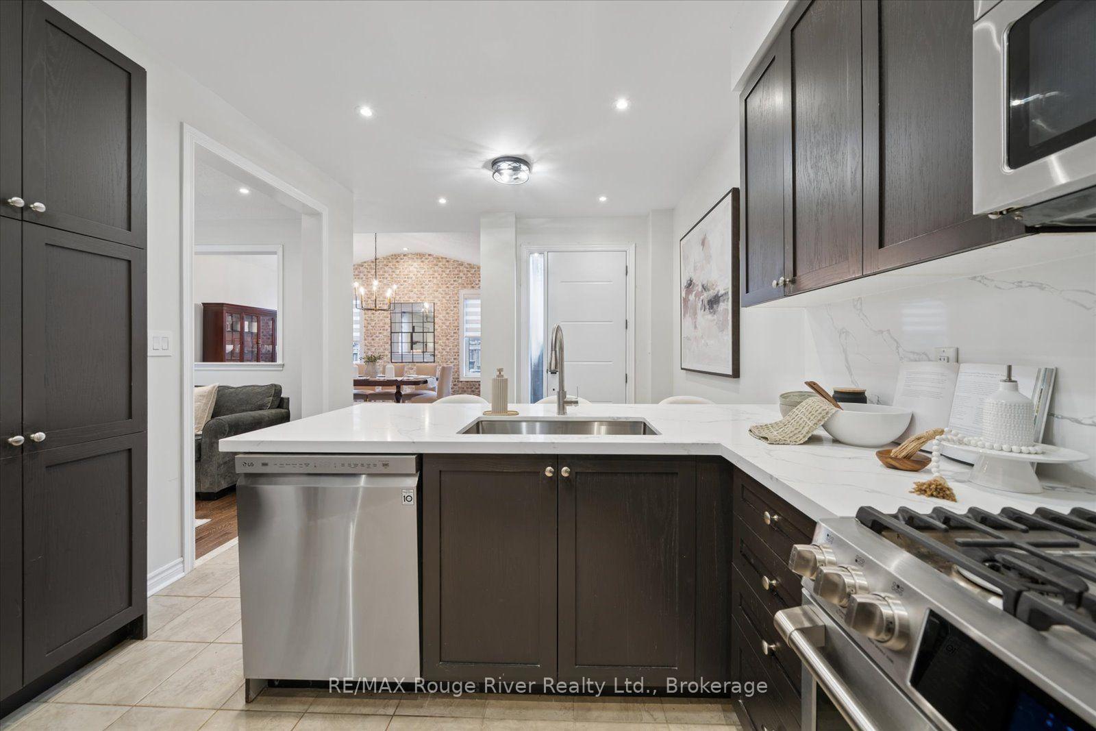 Photo 12 of 36 Shrewsbury Drive, Whitby, Brooklin — HOMEH