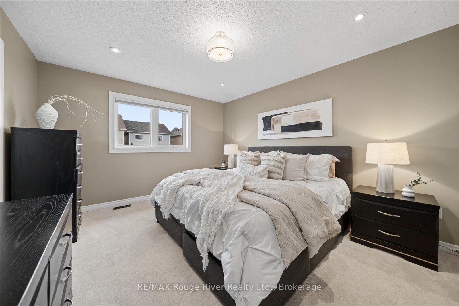 Photo 23 of 36 Shrewsbury Drive, Whitby, Brooklin — HOMEH