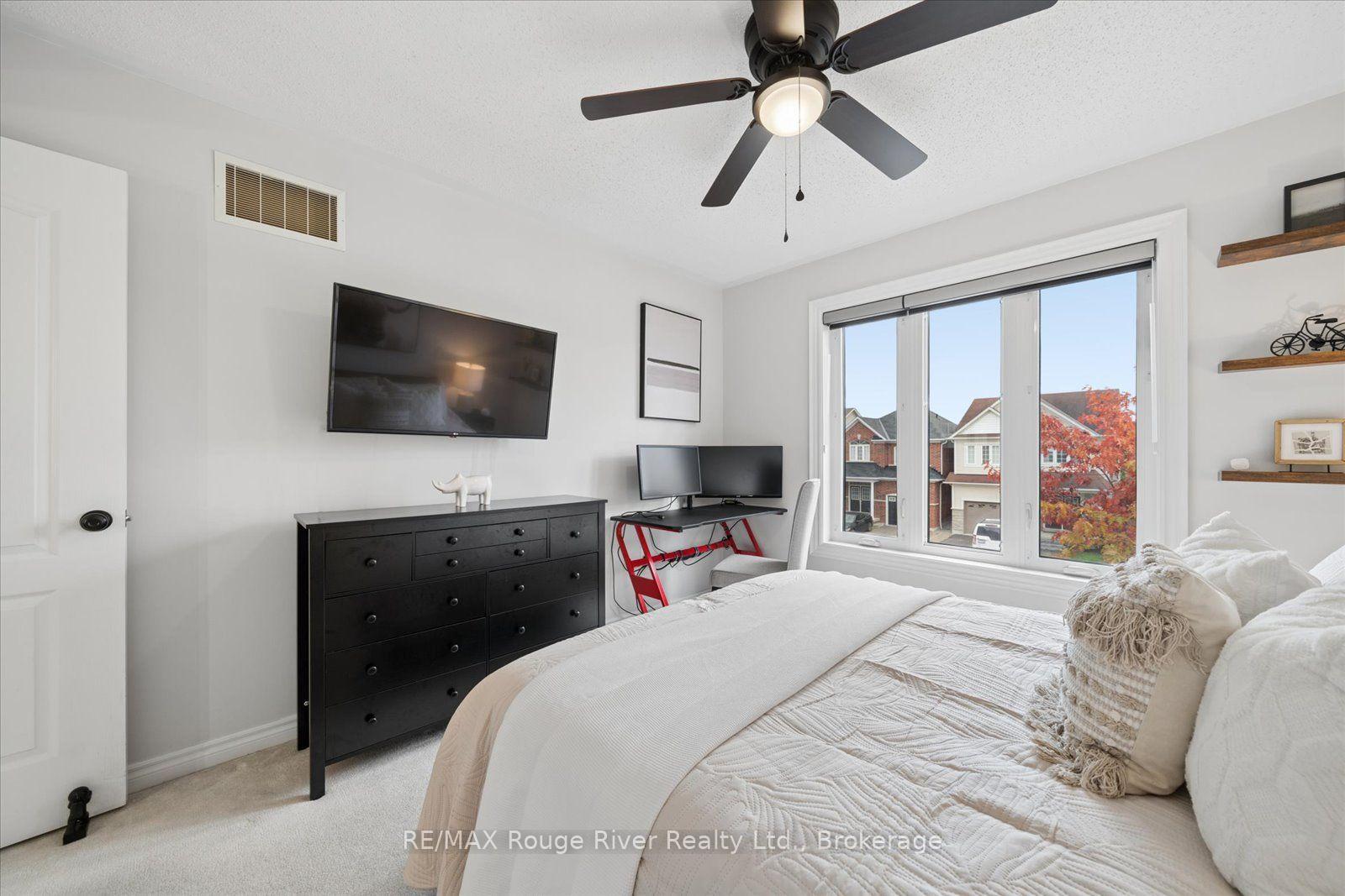 Photo 24 of 36 Shrewsbury Drive, Whitby, Brooklin — HOMEH