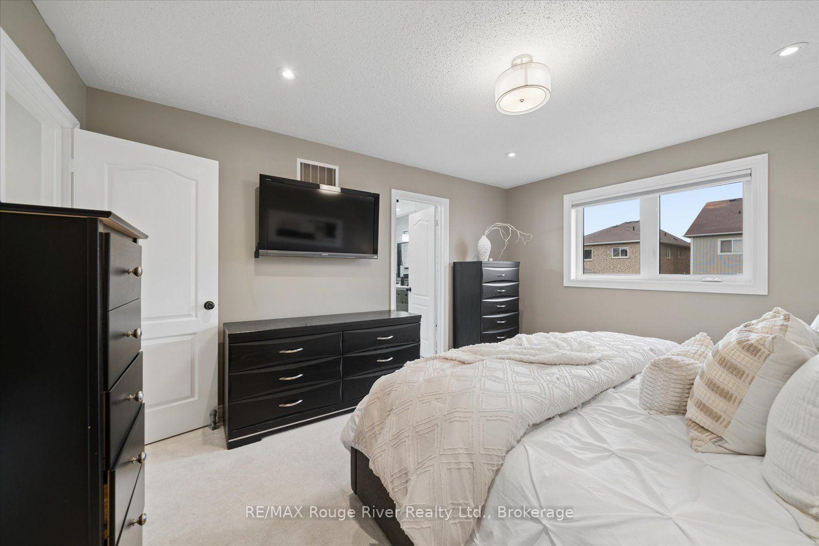 Photo 27 of 36 Shrewsbury Drive, Whitby, Brooklin — HOMEH