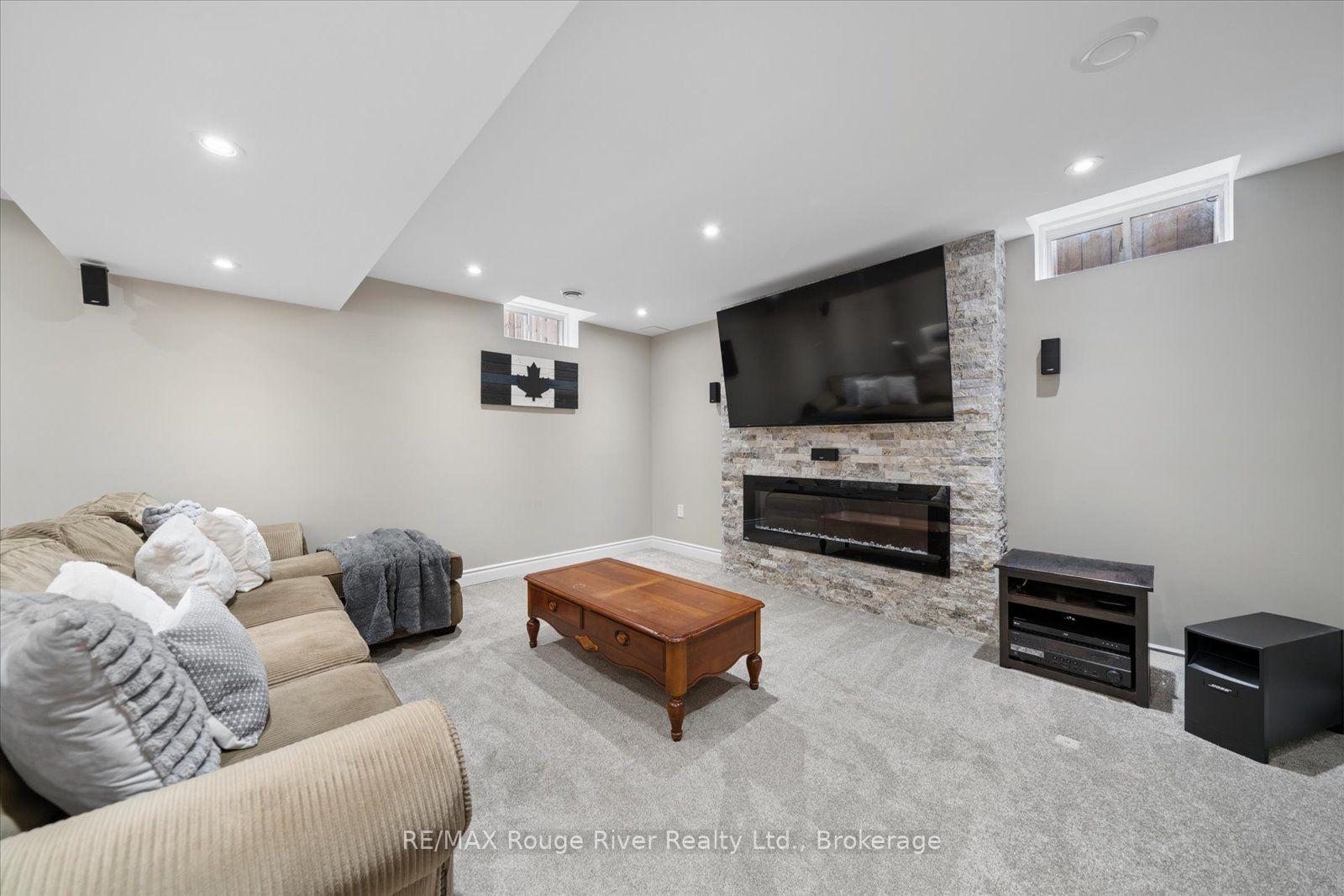 Photo 34 of 36 Shrewsbury Drive, Whitby, Brooklin — HOMEH