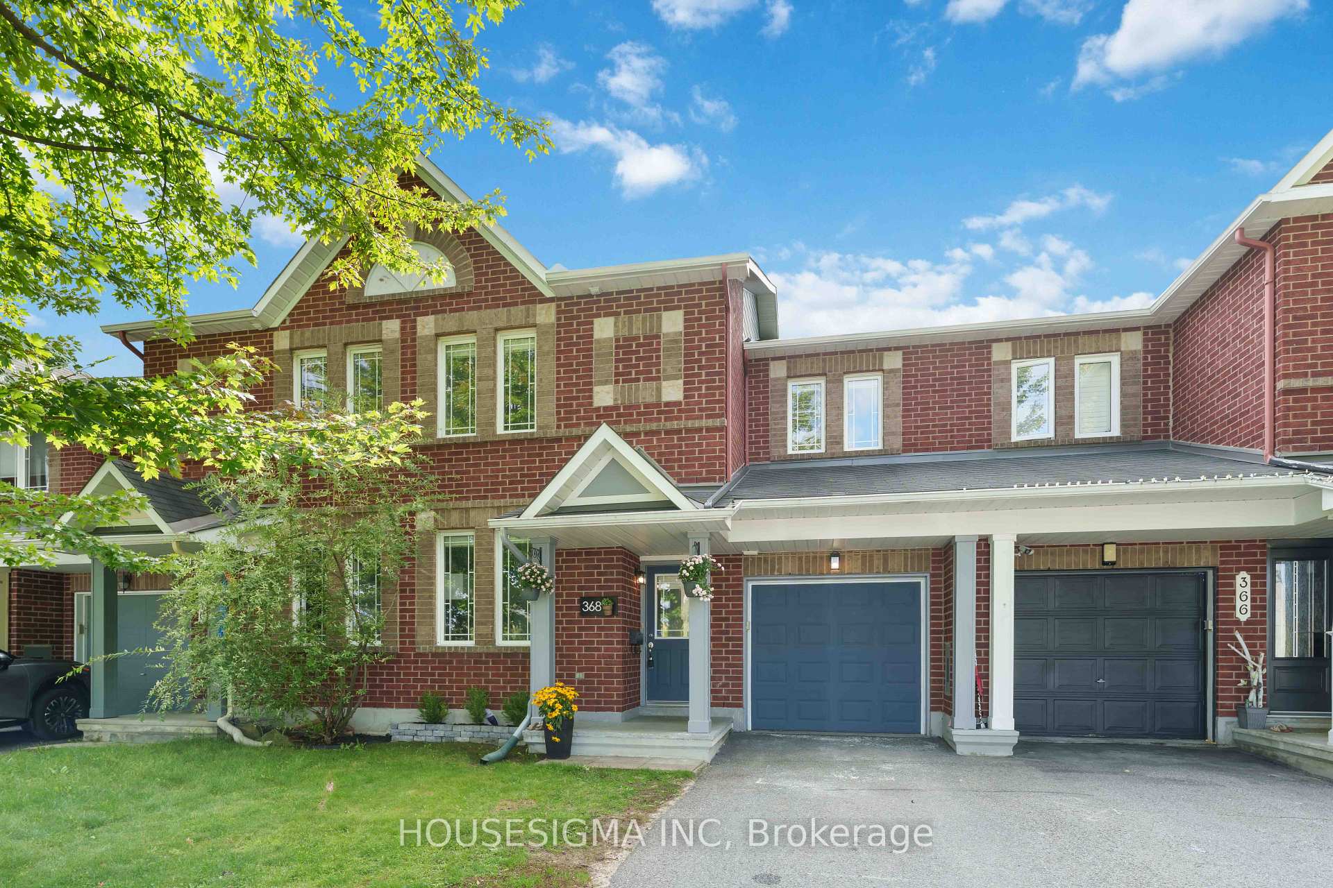 Front of 368 Breckenridge Crescent