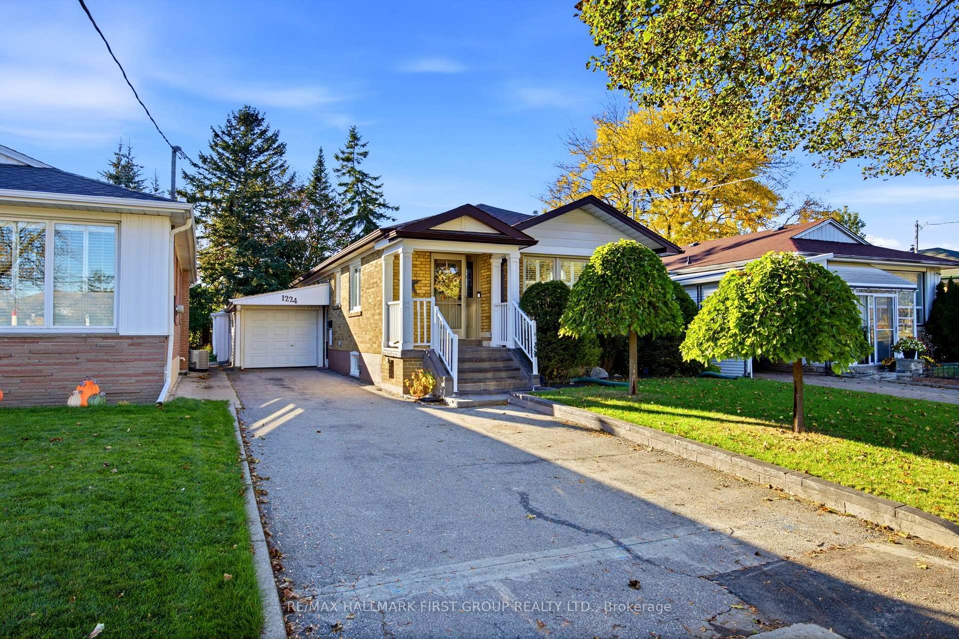 Photo 2 of 1224 Pharmacy Avenue, Scarborough, Wexford-Maryvale — HOMEH