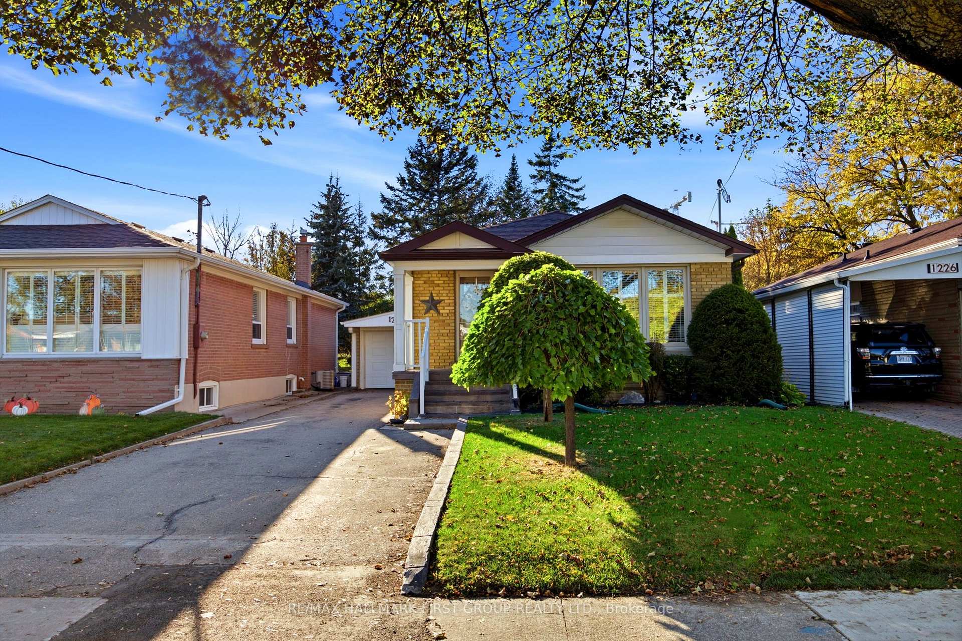 Photo 3 of 1224 Pharmacy Avenue, Scarborough, Wexford-Maryvale — HOMEH