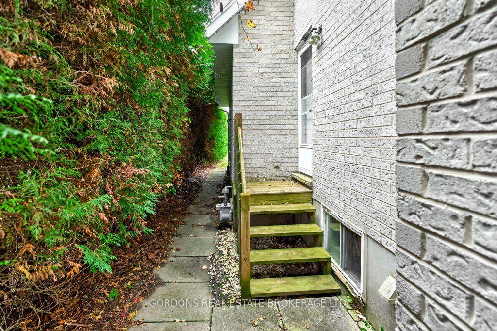 Photo 4 of 12 Casterton Avenue, Kingston, Central City West — HOMEH