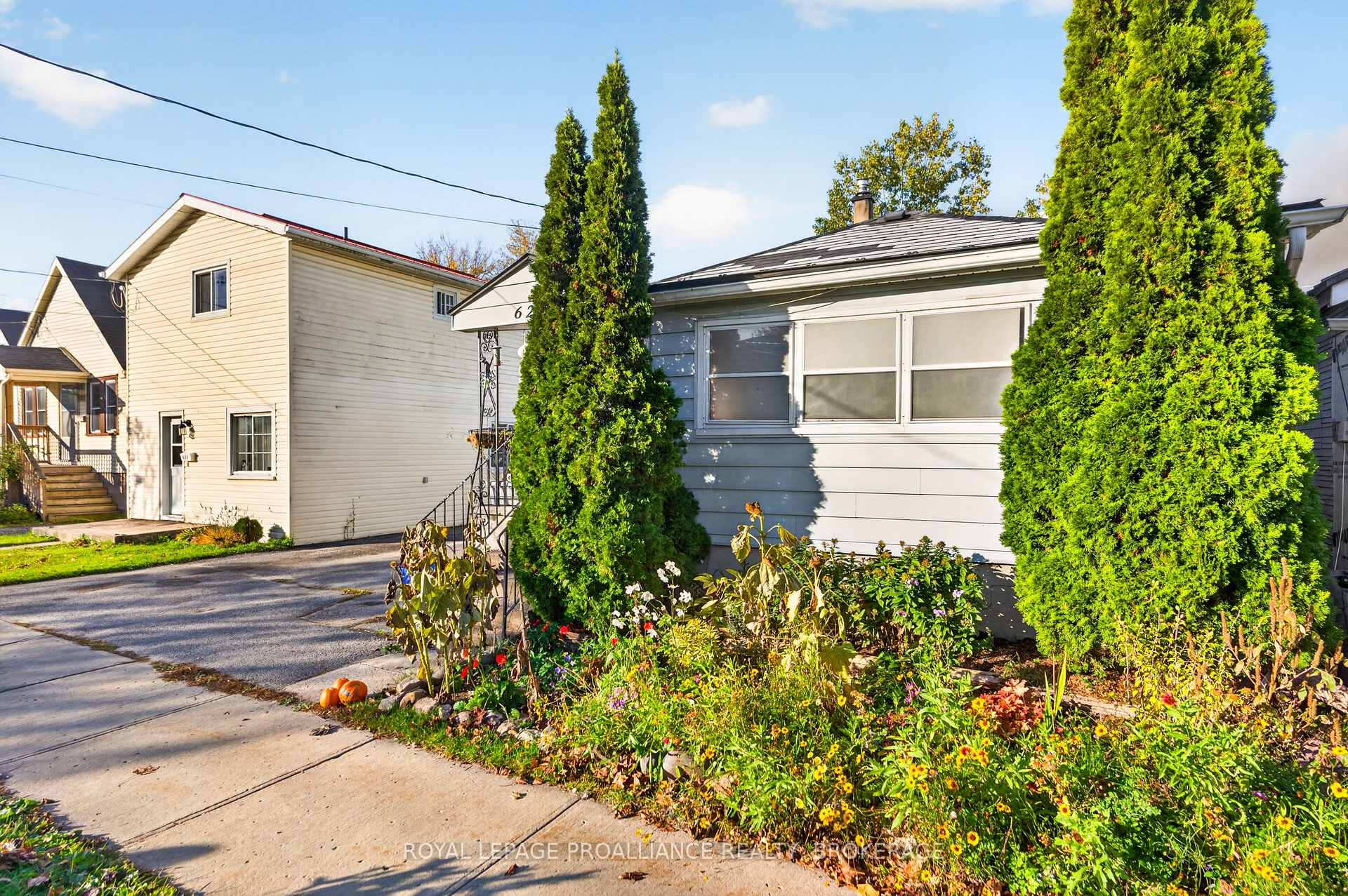 Photo 2 of 628 MacDonnell Street, Kingston, East of Sir John A. Blvd — HOMEH