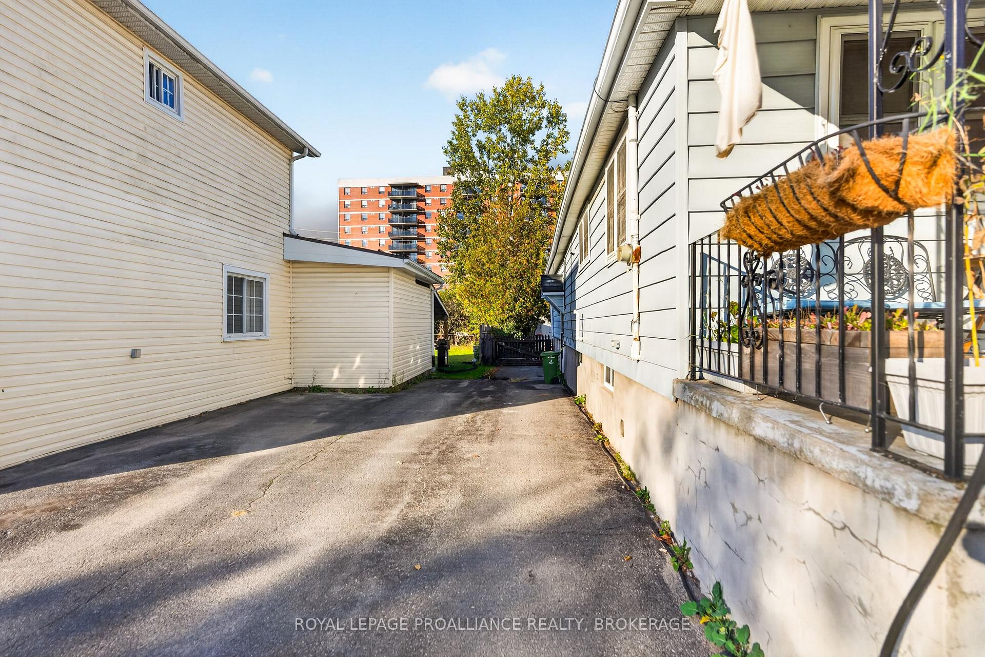 Photo 3 of 628 MacDonnell Street, Kingston, East of Sir John A. Blvd — HOMEH
